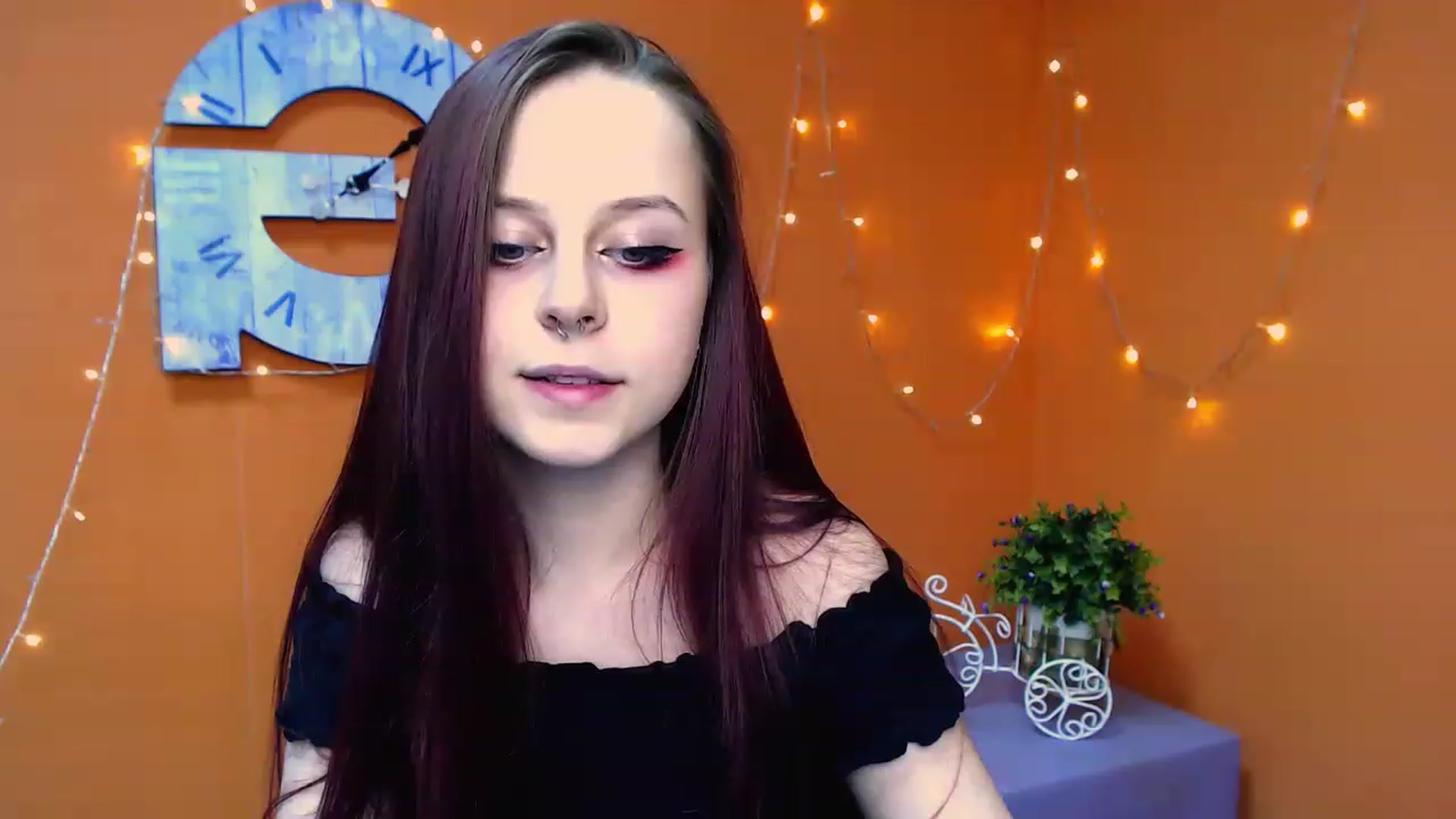 Gallery image thumbnail from SaraLipss_'s myfreecams stream on, 03/31/2023, 20:00 image 20 of 20