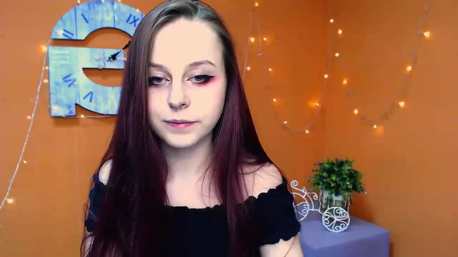 Gallery image thumbnail from SaraLipss_'s myfreecams stream on, 03/31/2023, 20:00 image 19 of 20