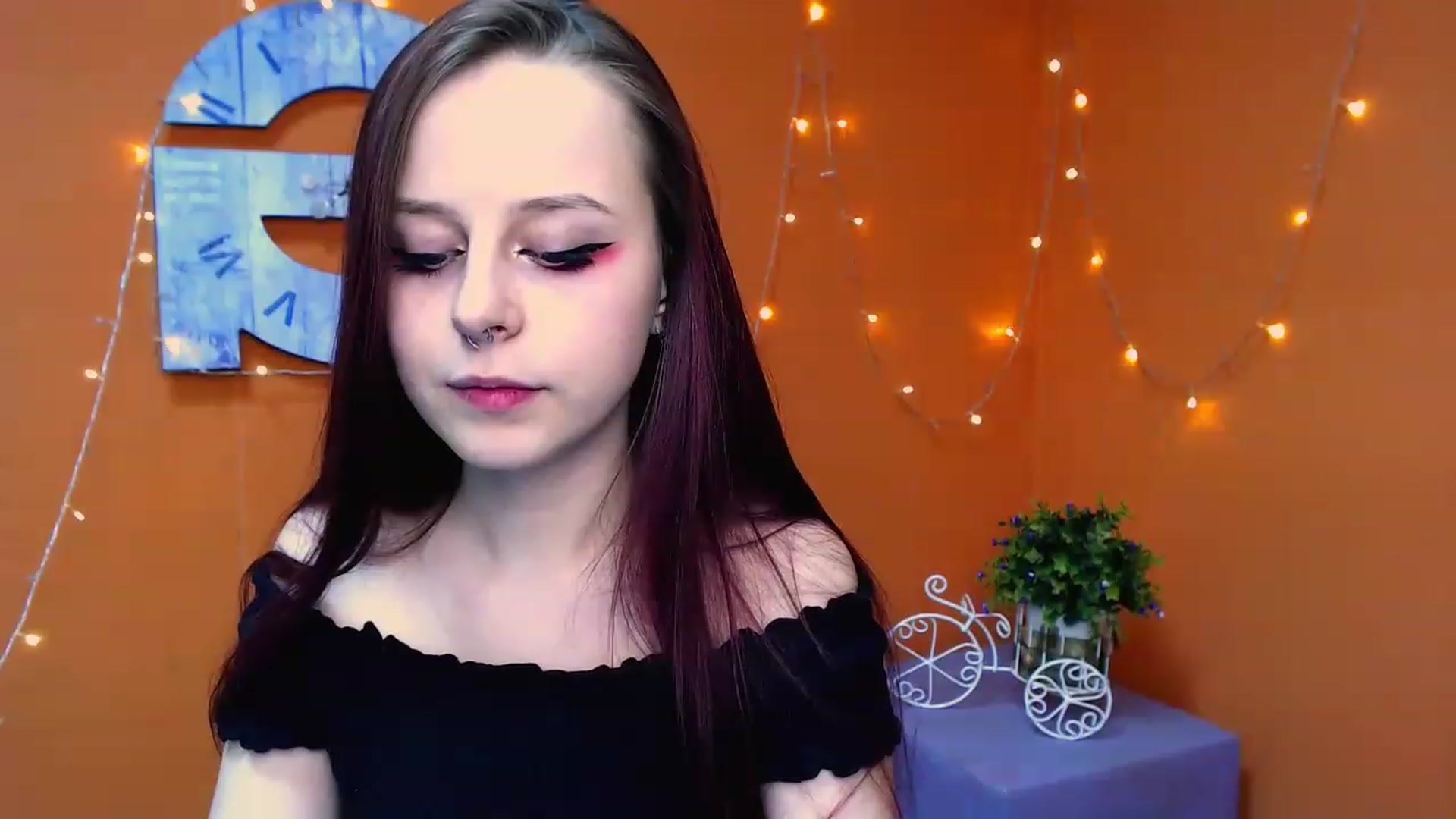 Gallery image thumbnail from SaraLipss_'s myfreecams stream on, 03/31/2023, 20:00 image 18 of 20