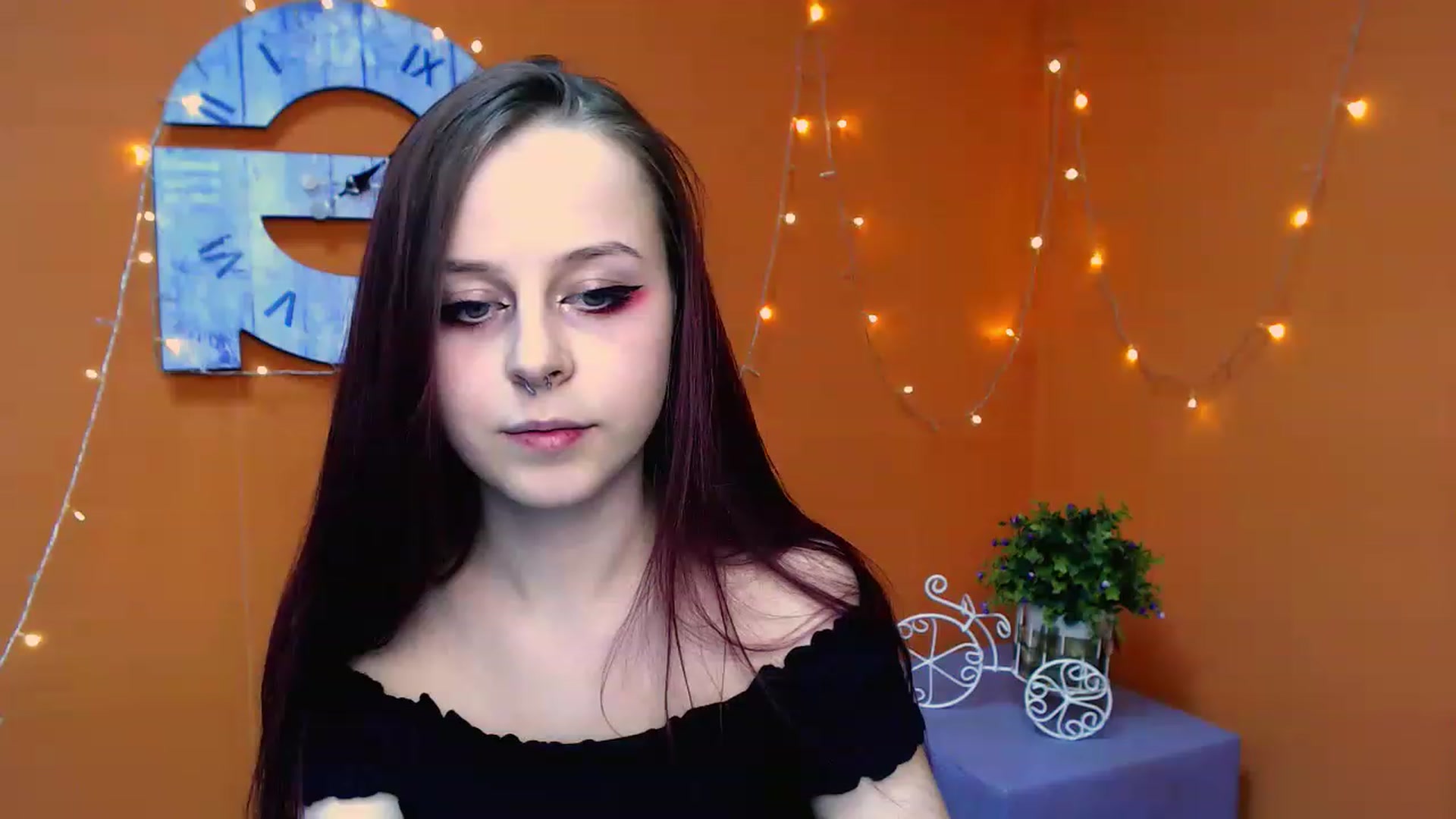Gallery image thumbnail from SaraLipss_'s myfreecams stream on, 03/31/2023, 20:00 image 8 of 20