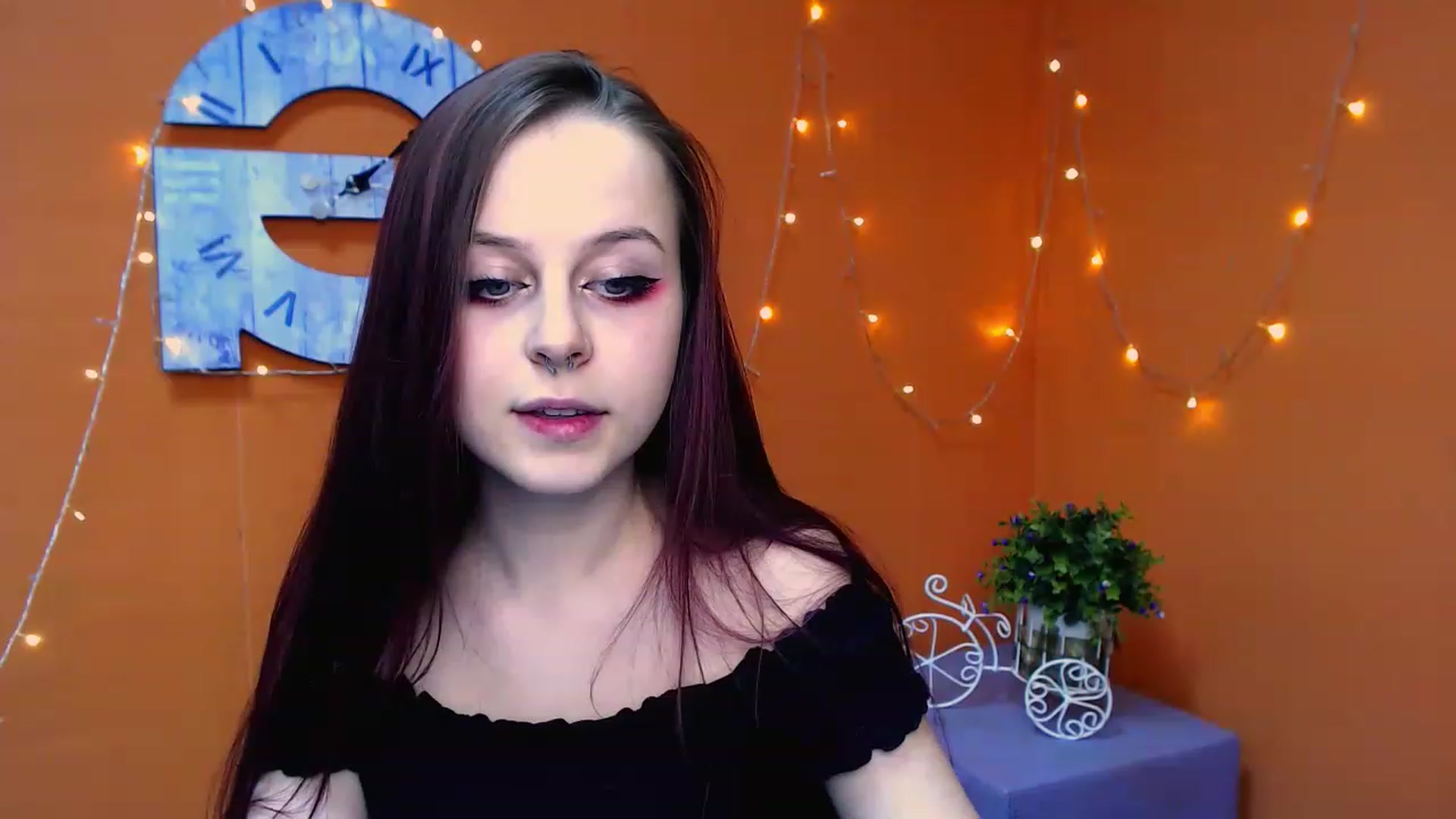 Gallery image thumbnail from SaraLipss_'s myfreecams stream on, 03/31/2023, 20:00 image 6 of 20