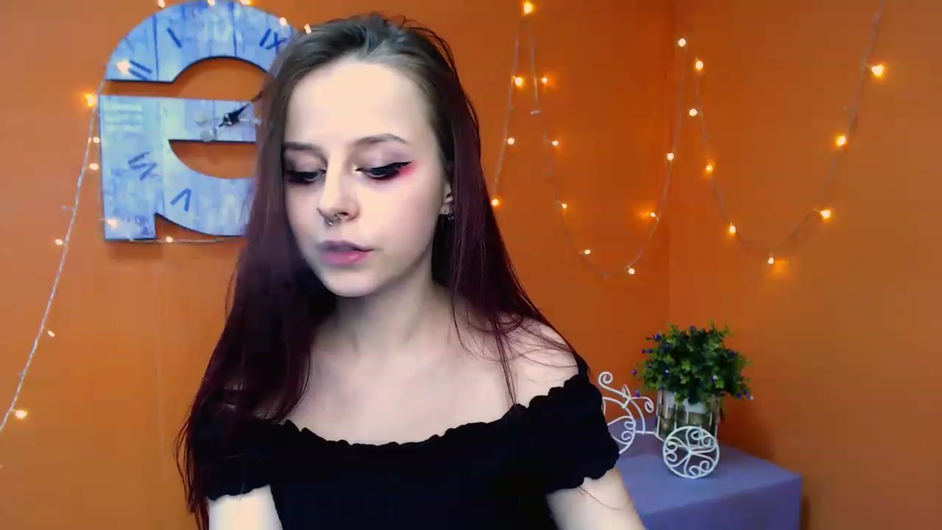 Gallery image thumbnail from SaraLipss_'s myfreecams stream on, 03/31/2023, 20:00 image 3 of 20