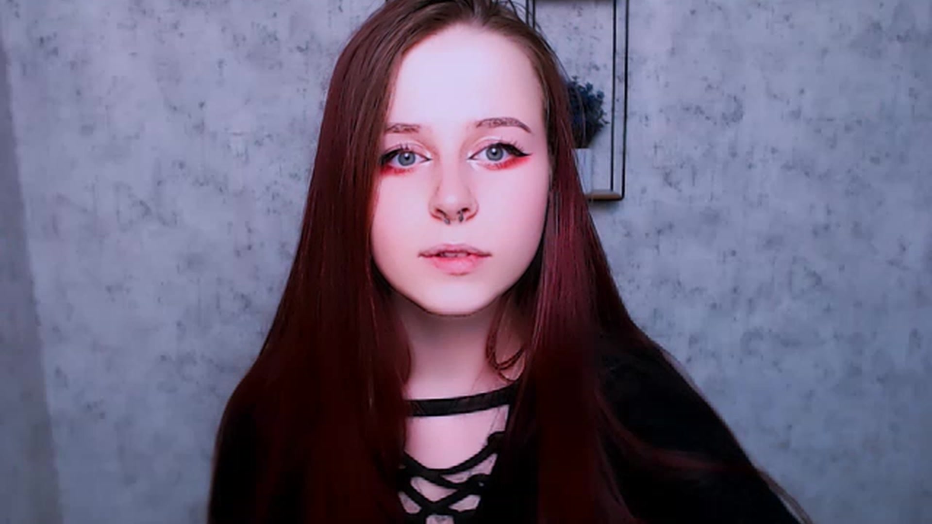 Gallery image thumbnail from SaraLipss_'s myfreecams stream on, 04/02/2023, 24:42 image 7 of 20
