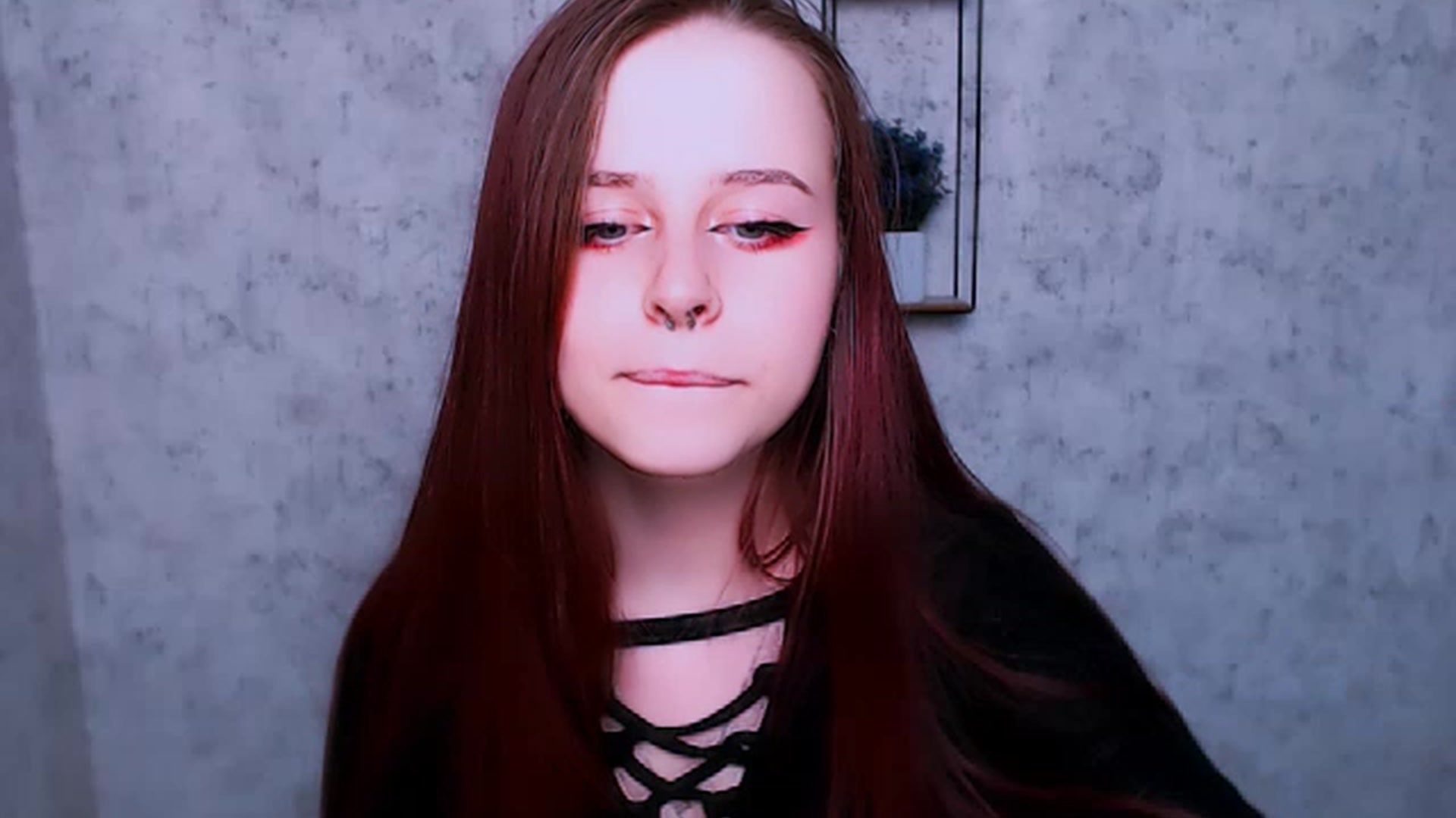 Gallery image thumbnail from SaraLipss_'s myfreecams stream on, 04/02/2023, 24:42 image 6 of 20