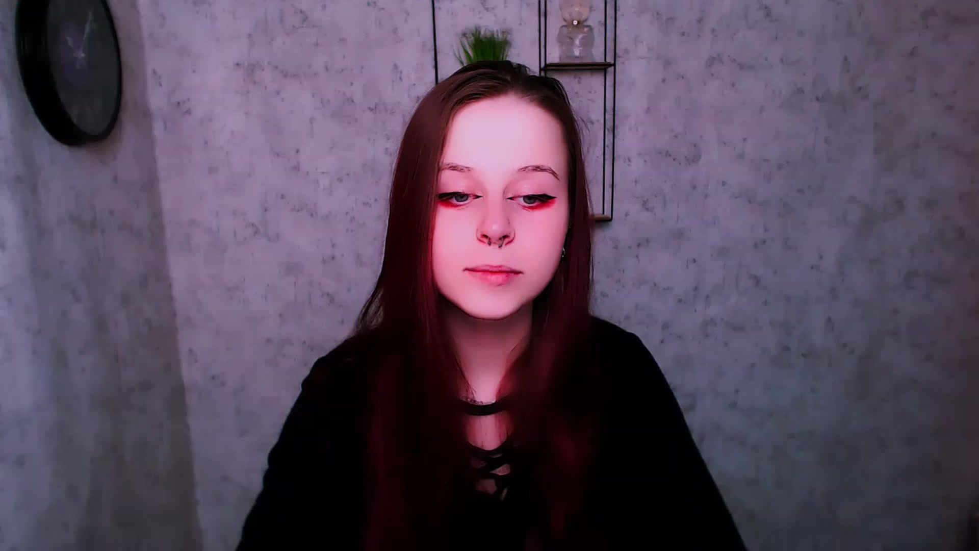 Gallery image thumbnail from SaraLipss_'s myfreecams stream on, 04/18/2023, 24:32 image 4 of 20