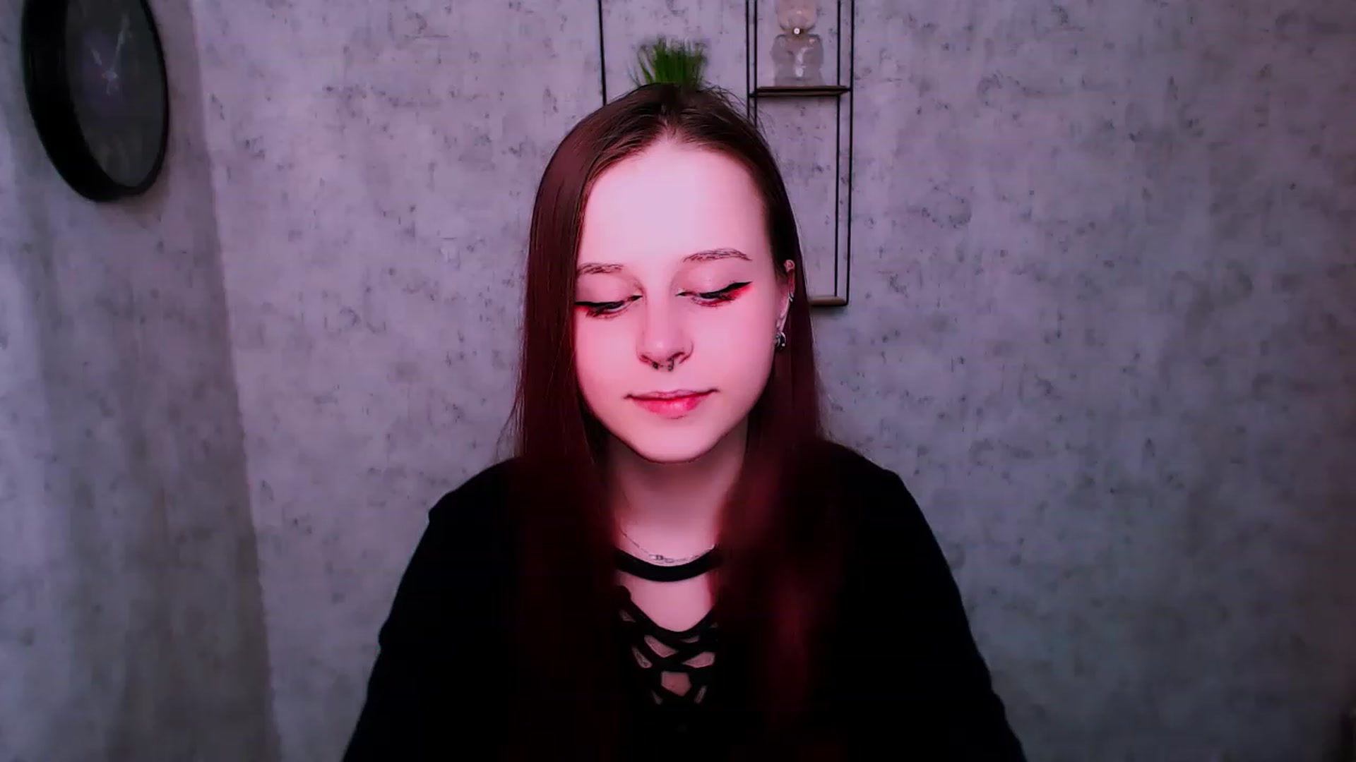 Gallery image thumbnail from SaraLipss_'s myfreecams stream on, 04/18/2023, 24:32 image 8 of 20