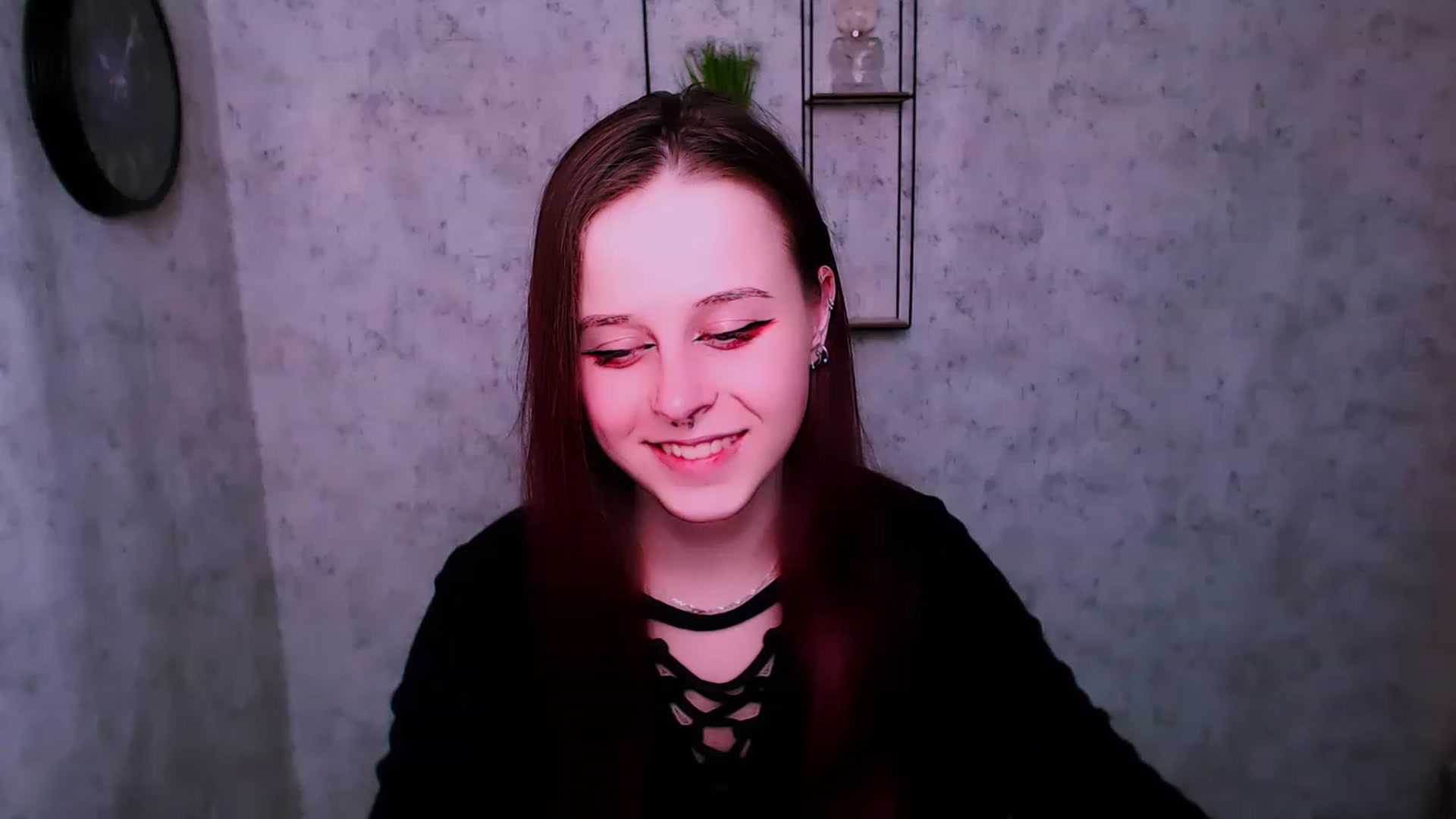 Gallery image thumbnail from SaraLipss_'s myfreecams stream on, 04/18/2023, 24:32 image 6 of 20