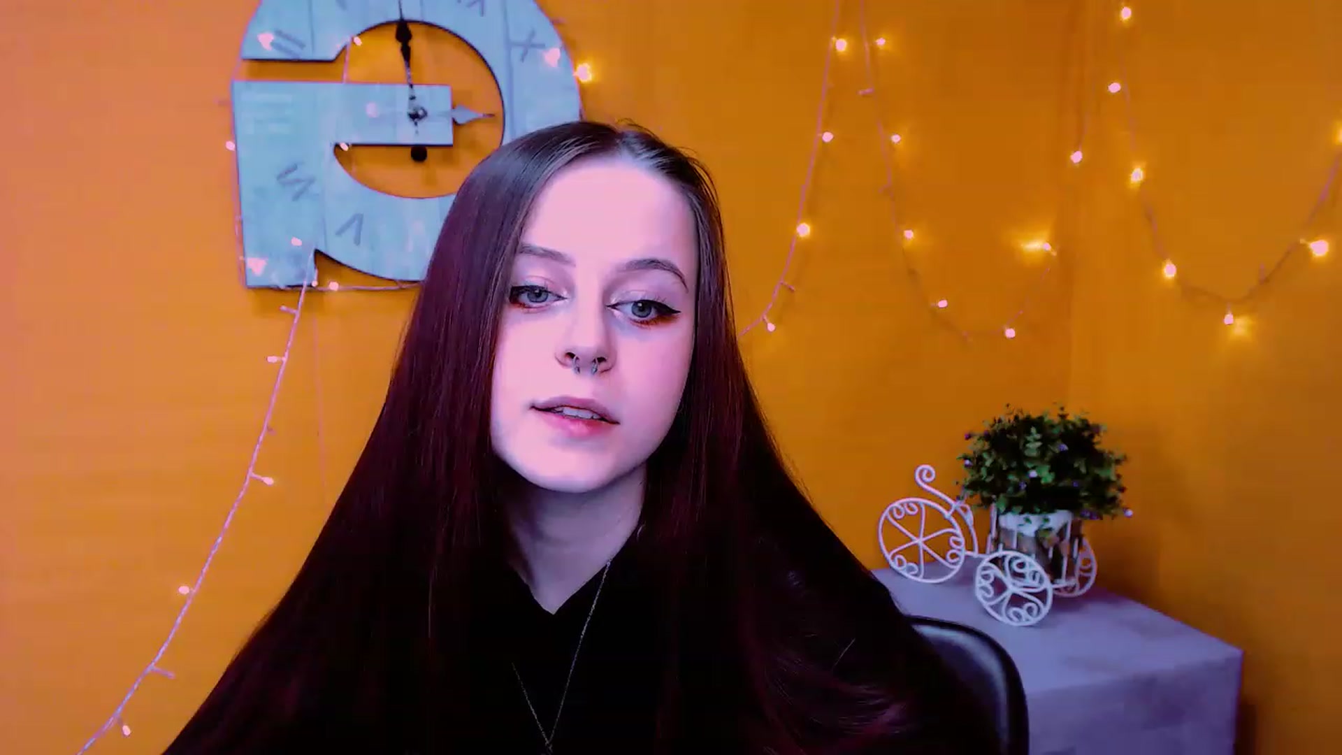 Gallery image thumbnail from SaraLipss_'s myfreecams stream on, 04/30/2023, 14:45 image 10 of 20