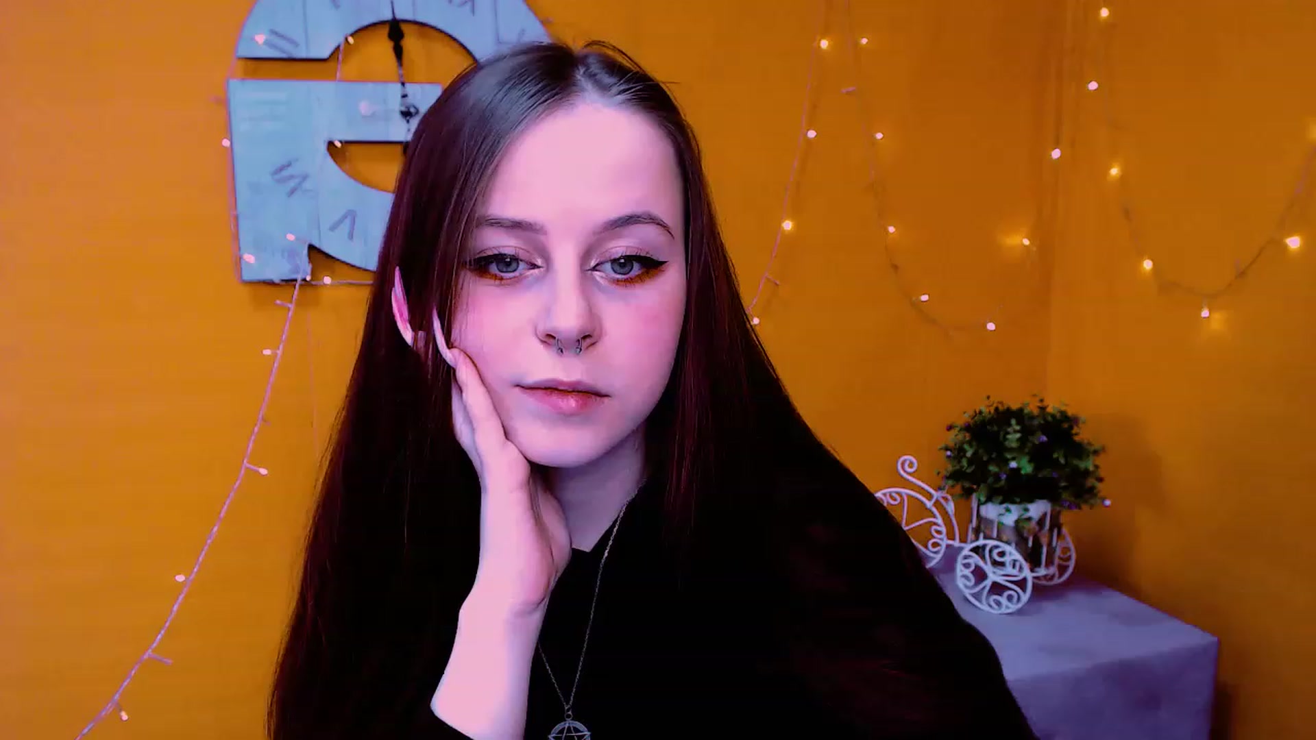 Gallery image thumbnail from SaraLipss_'s myfreecams stream on, 04/30/2023, 14:45 image 3 of 20
