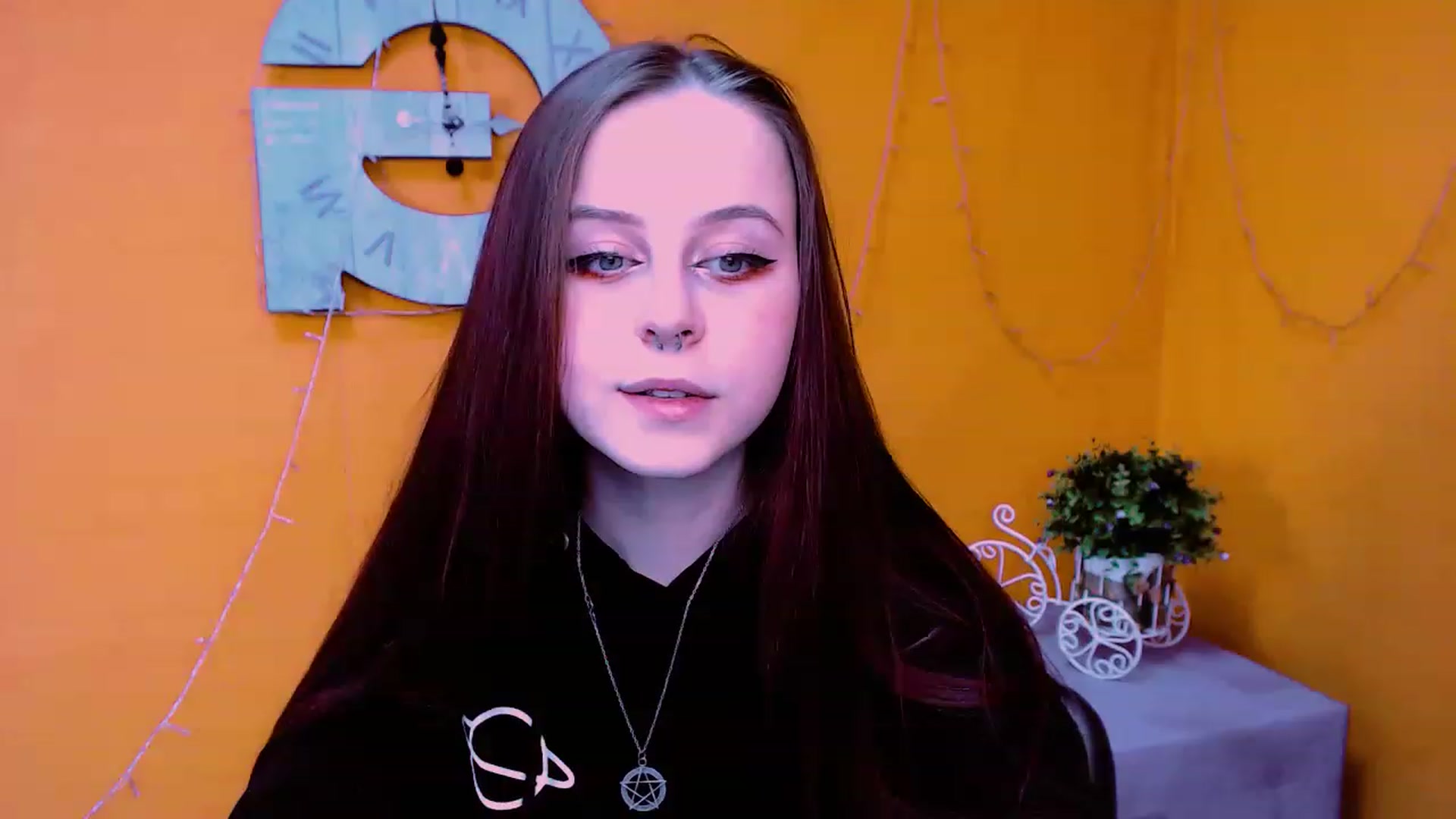 Gallery image thumbnail from SaraLipss_'s myfreecams stream on, 04/30/2023, 14:45 image 5 of 20