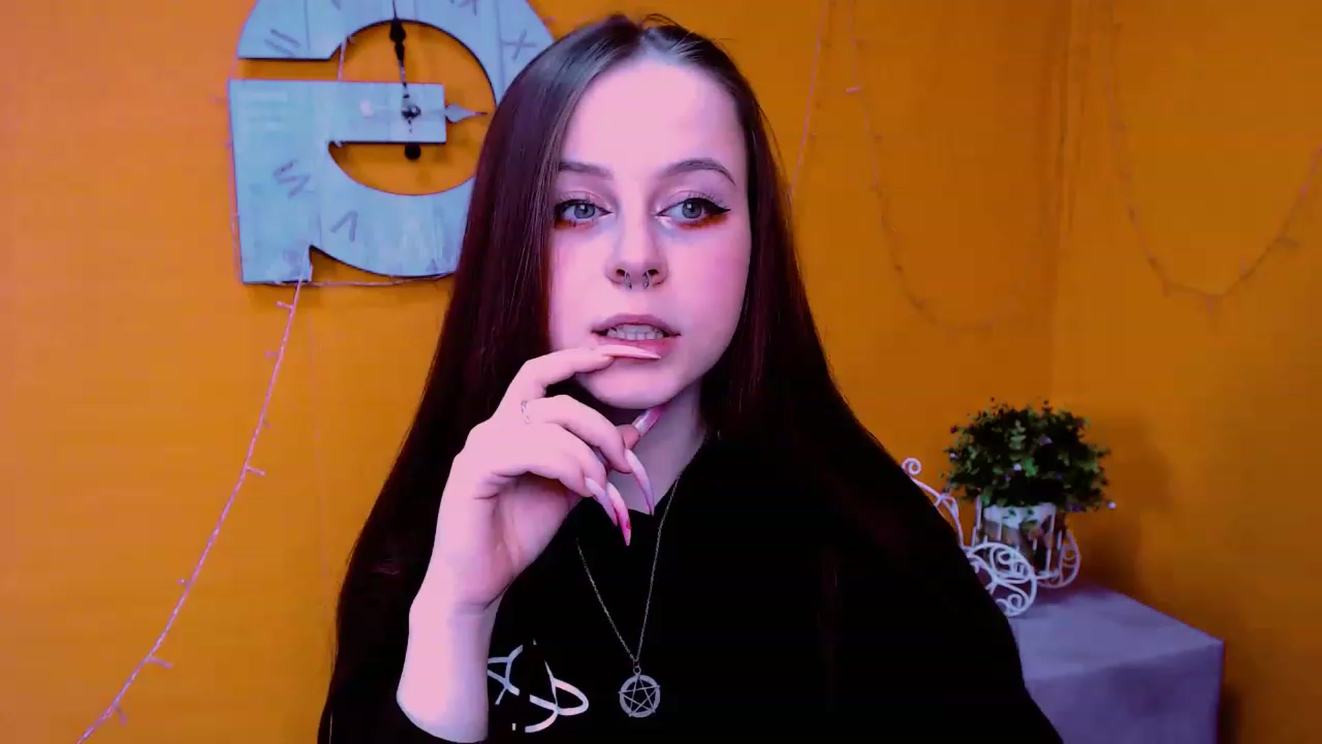 Gallery image thumbnail from SaraLipss_'s myfreecams stream on, 04/30/2023, 14:45 image 1 of 20