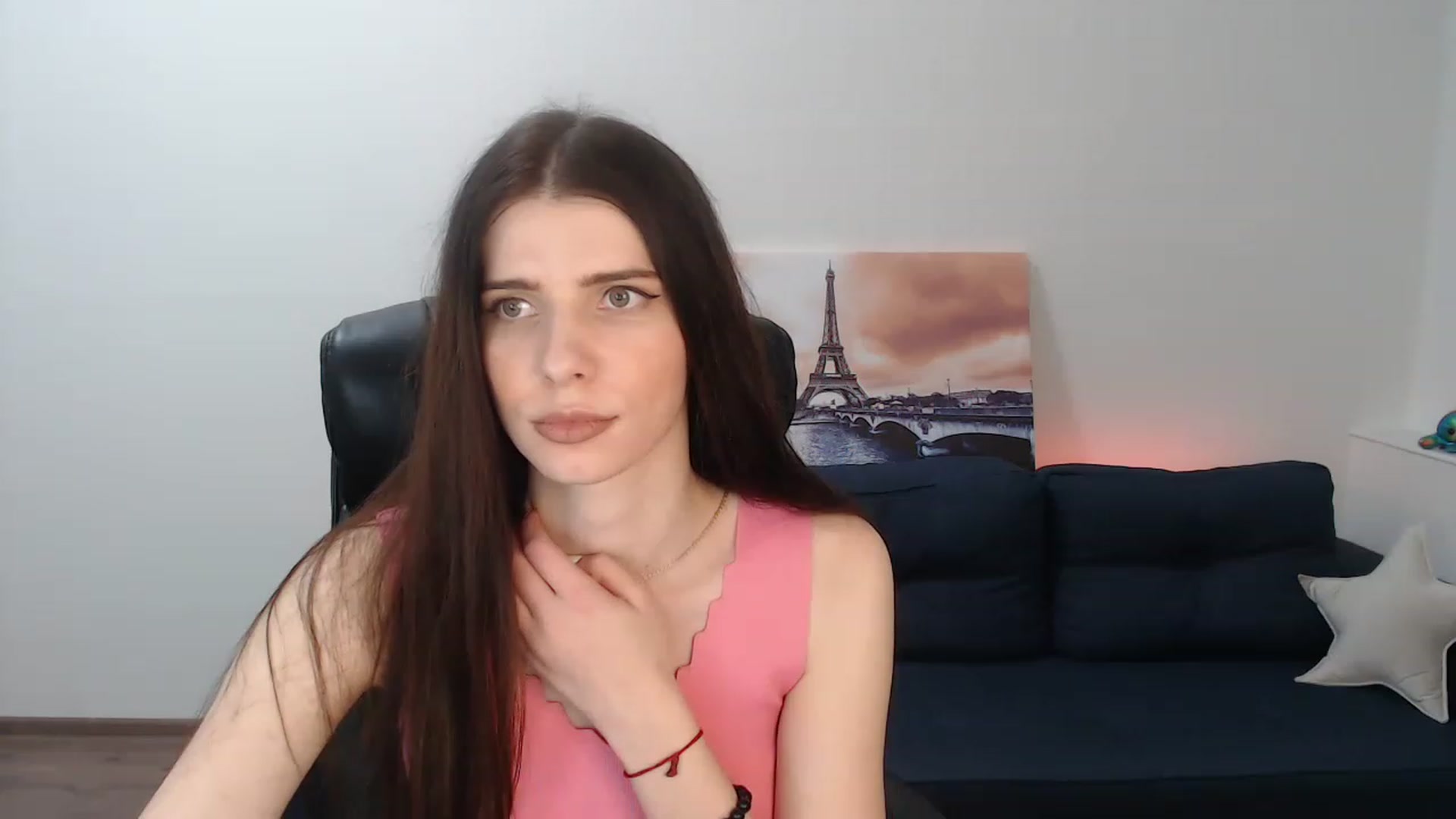 Gallery image thumbnail from SaraRich's myfreecams stream on, 12/03/2022, 13:16 image 2 of 20