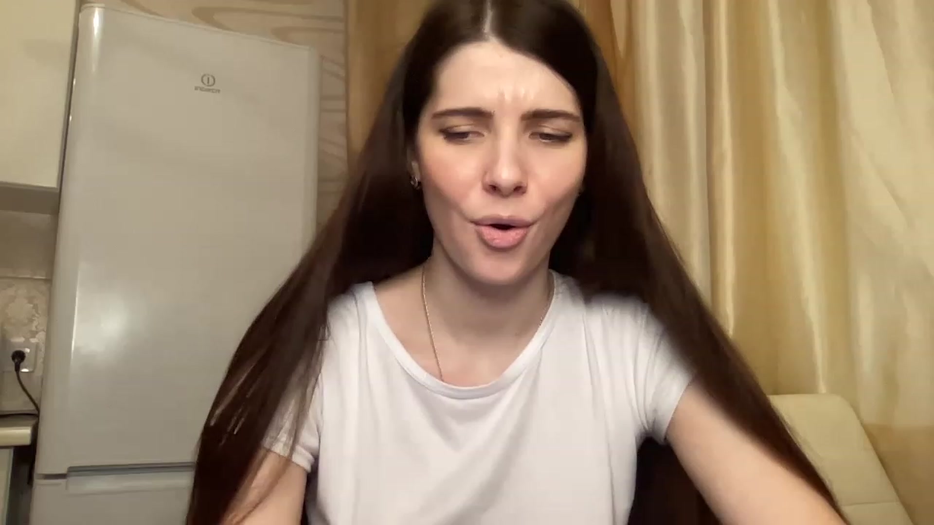 Gallery image thumbnail from SaraRich's myfreecams stream on, 12/11/2022, 14:01 image 6 of 20