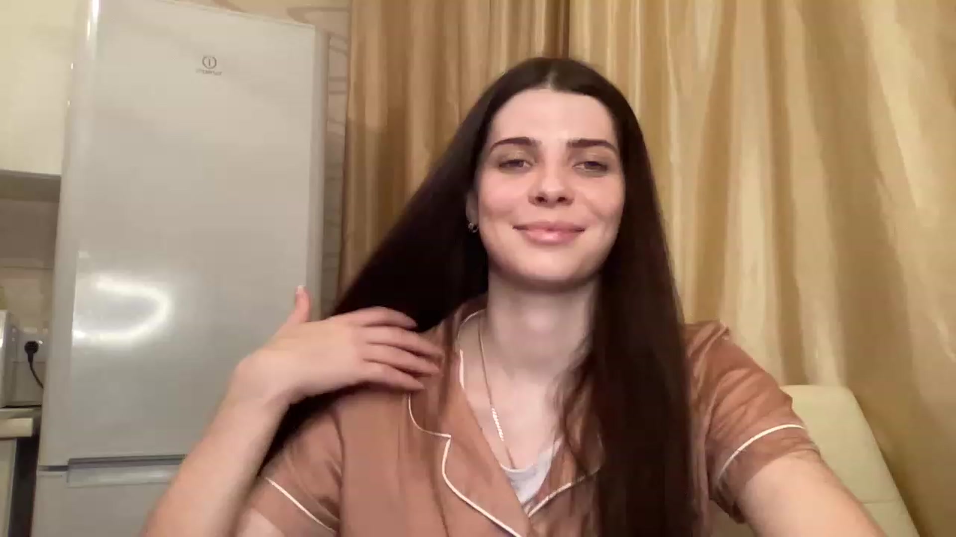 Gallery image thumbnail from SaraRich's myfreecams stream on, 12/20/2022, 18:09 image 12 of 20