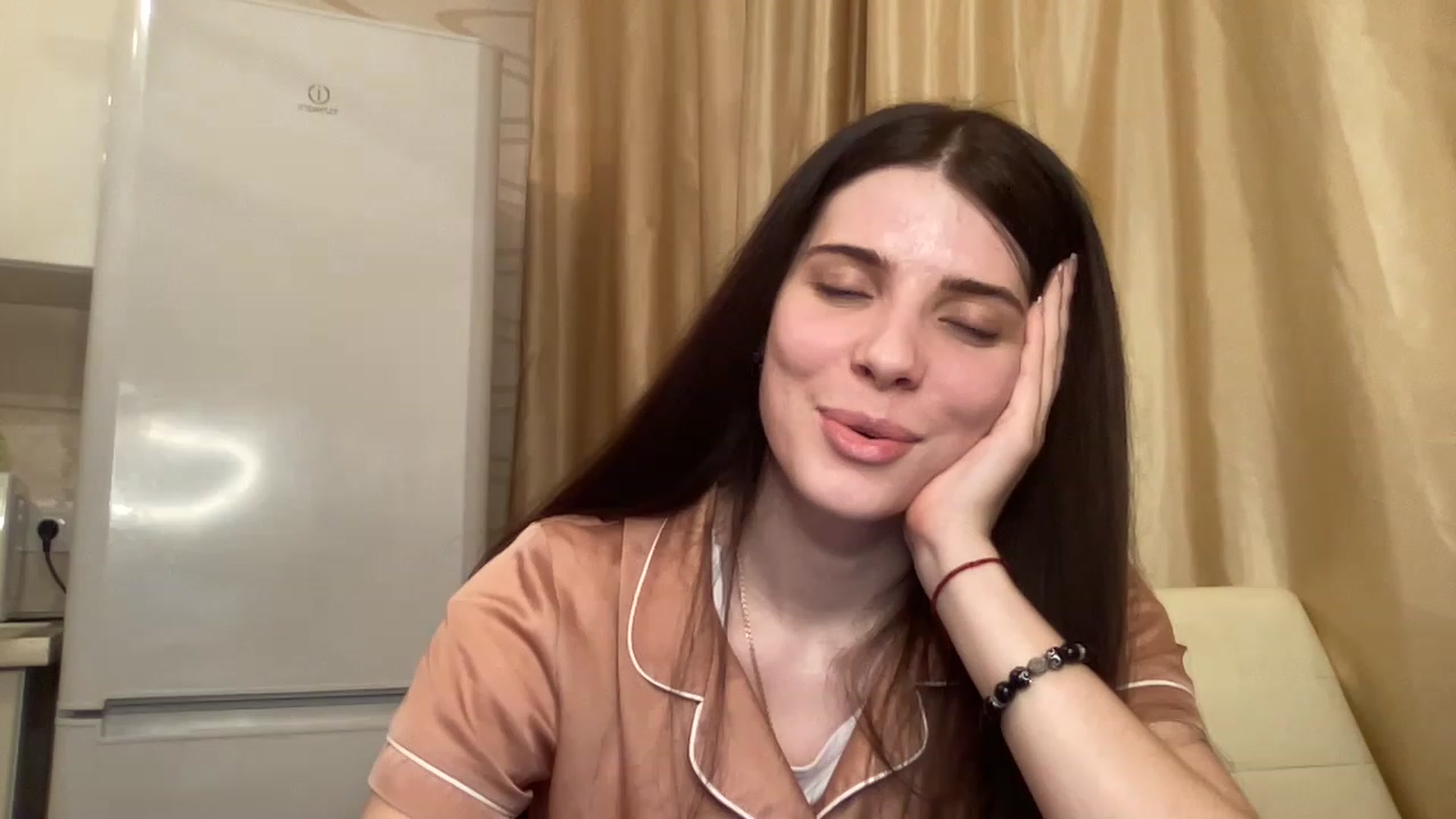 Gallery image thumbnail from SaraRich's myfreecams stream on, 12/20/2022, 18:09 image 10 of 20