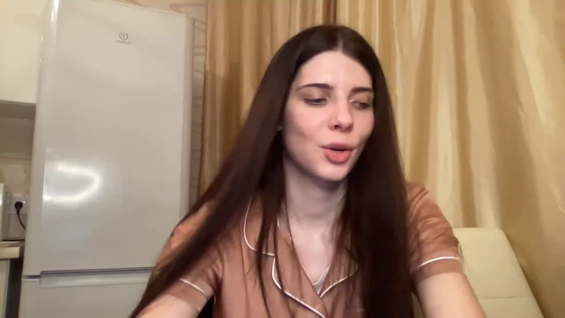 Gallery image thumbnail from SaraRich's myfreecams stream on, 12/20/2022, 18:09 image 6 of 20