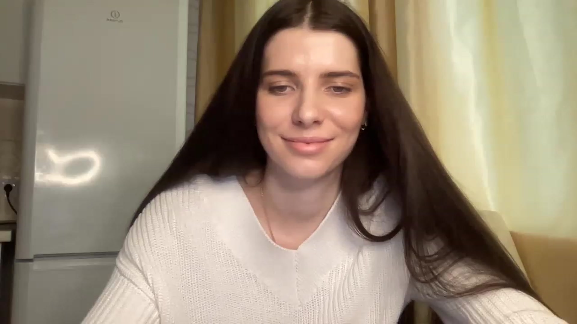Gallery image thumbnail from SaraRich's myfreecams stream on, 12/21/2022, 11:36 image 12 of 20