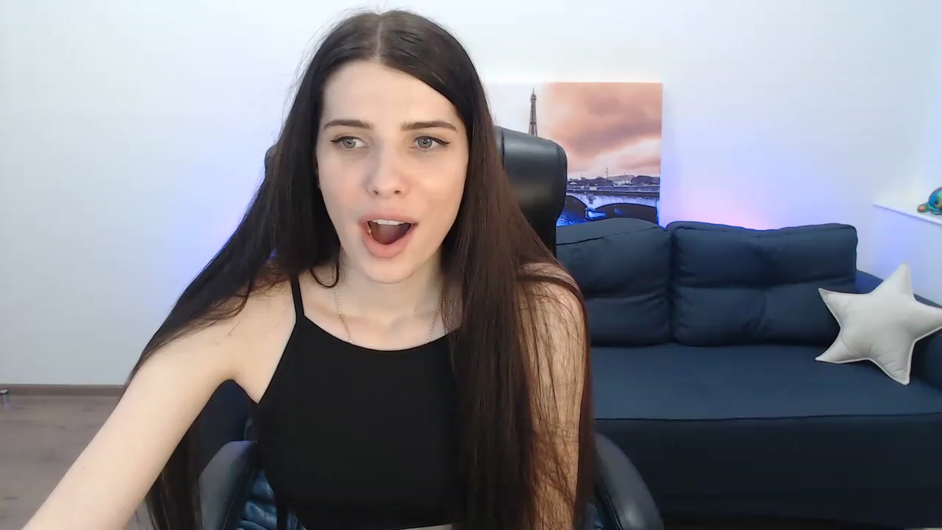 Gallery image thumbnail from SaraRich's myfreecams stream on, 12/24/2022, 13:19 image 19 of 20
