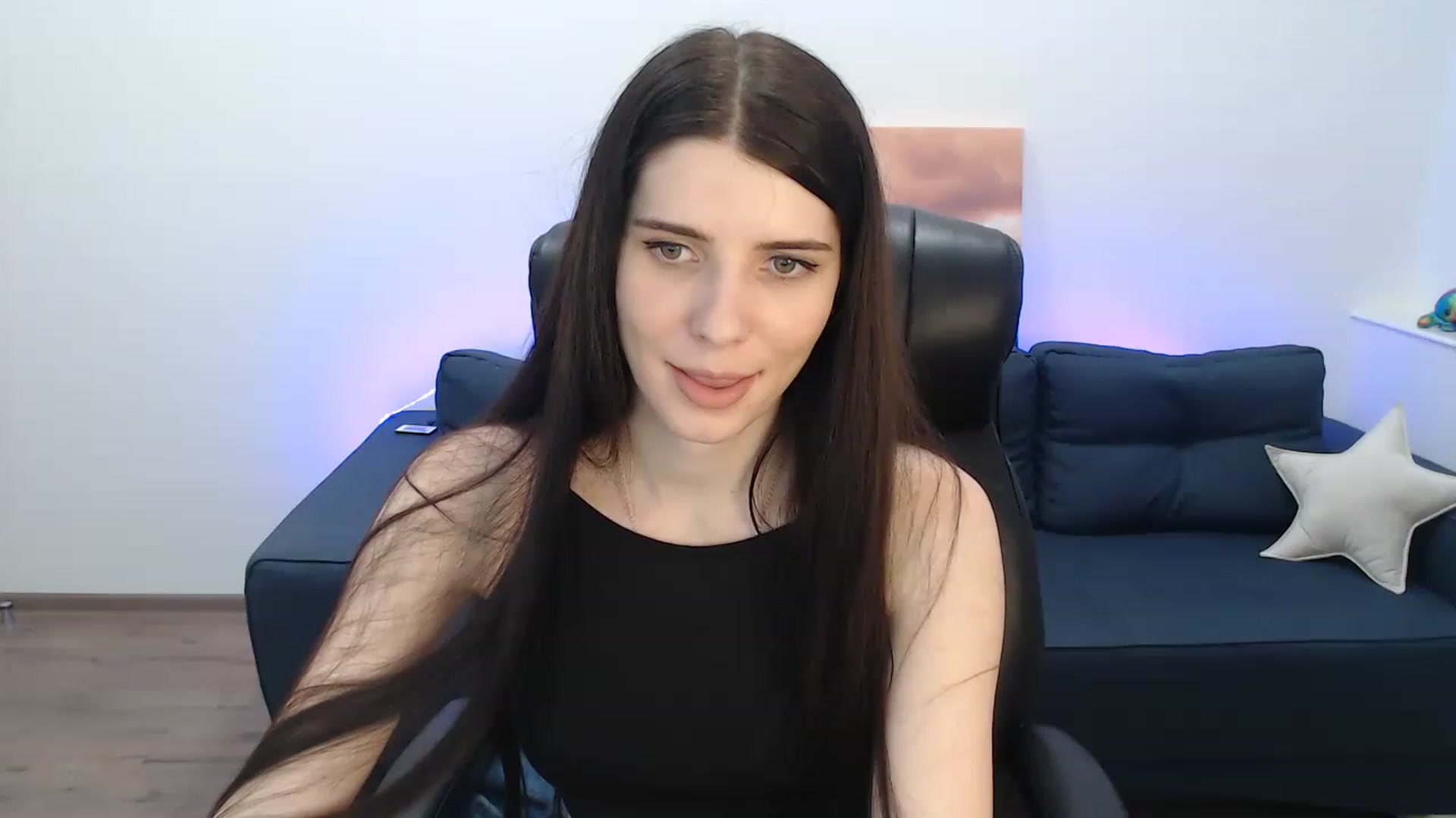 Gallery image thumbnail from SaraRich's myfreecams stream on, 12/24/2022, 13:19 image 5 of 20