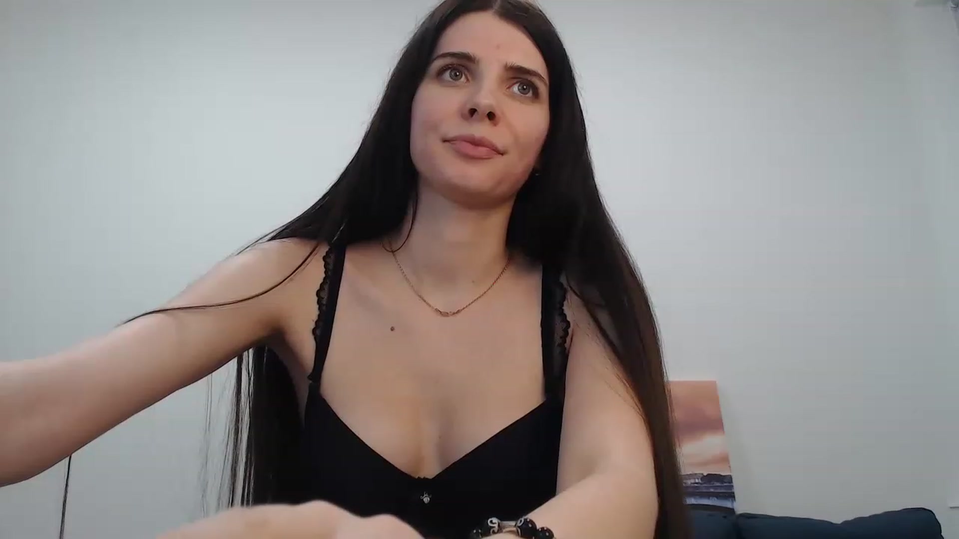 Gallery image thumbnail from SaraRich's myfreecams stream on, 01/05/2023, 17:49 image 19 of 20