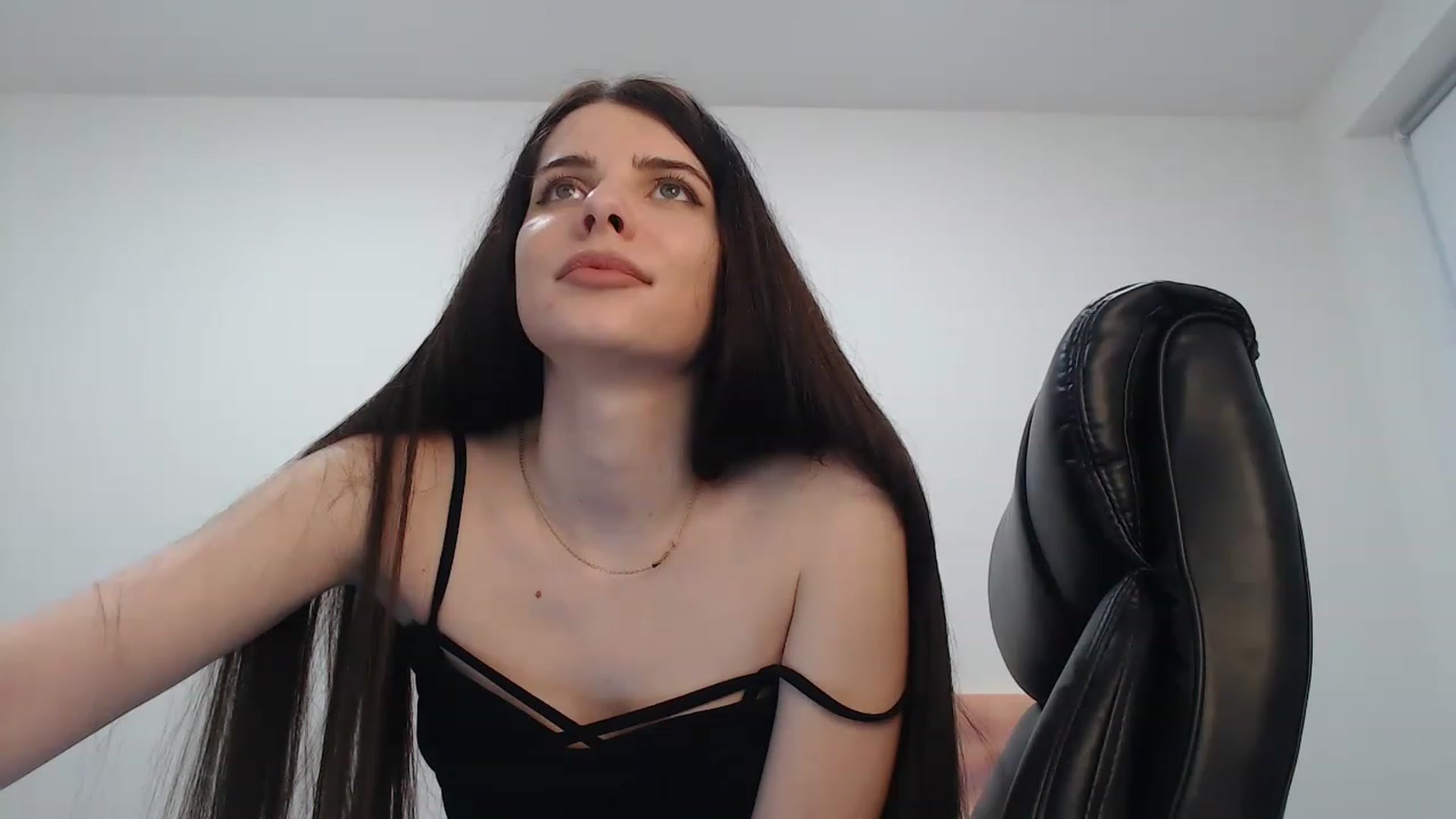 Gallery image thumbnail from SaraRich's myfreecams stream on, 01/09/2023, 13:28 image 17 of 20