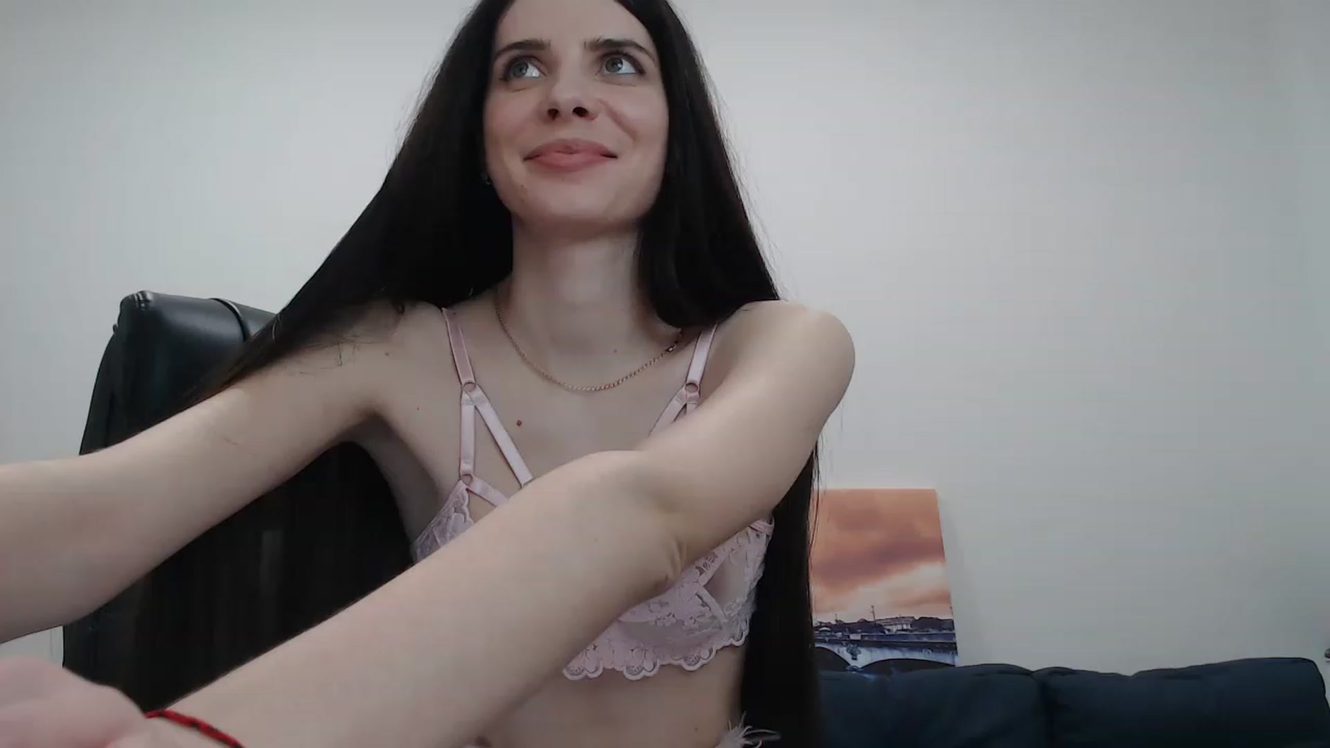 Gallery image thumbnail from SaraRich's myfreecams stream on, 02/04/2023, 15:39 image 10 of 20