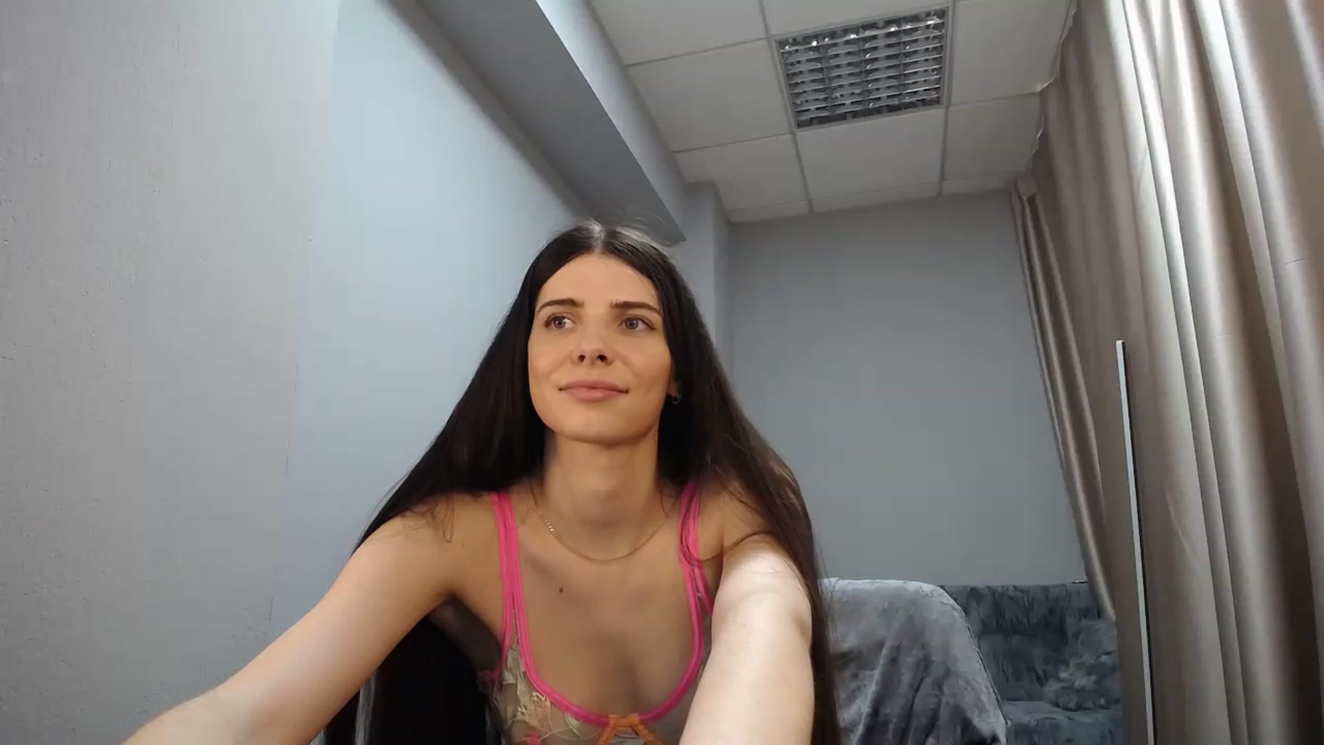 Gallery image thumbnail from SaraRich's myfreecams stream on, 04/01/2023, 13:22 image 9 of 20