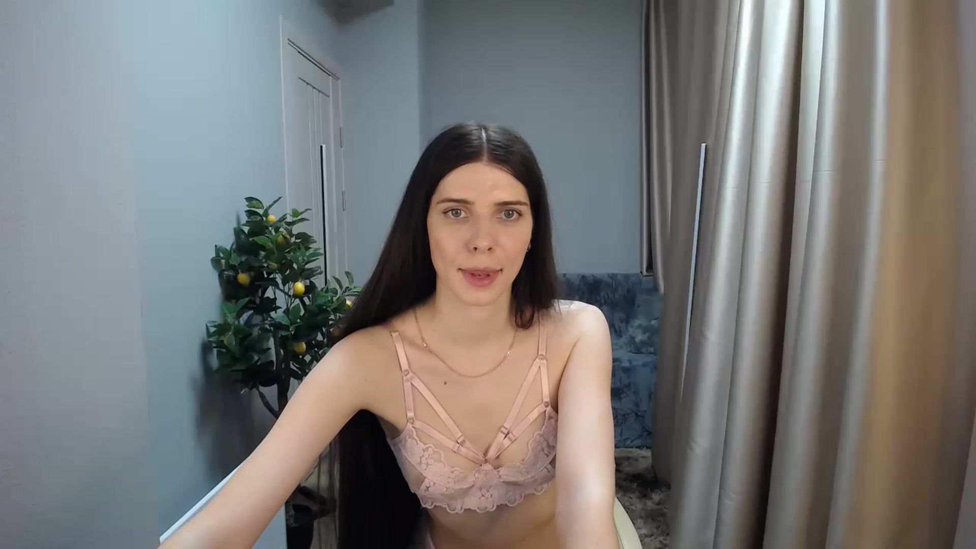 Gallery image thumbnail from SaraRich's myfreecams stream on, 04/07/2023, 12:21 image 13 of 20
