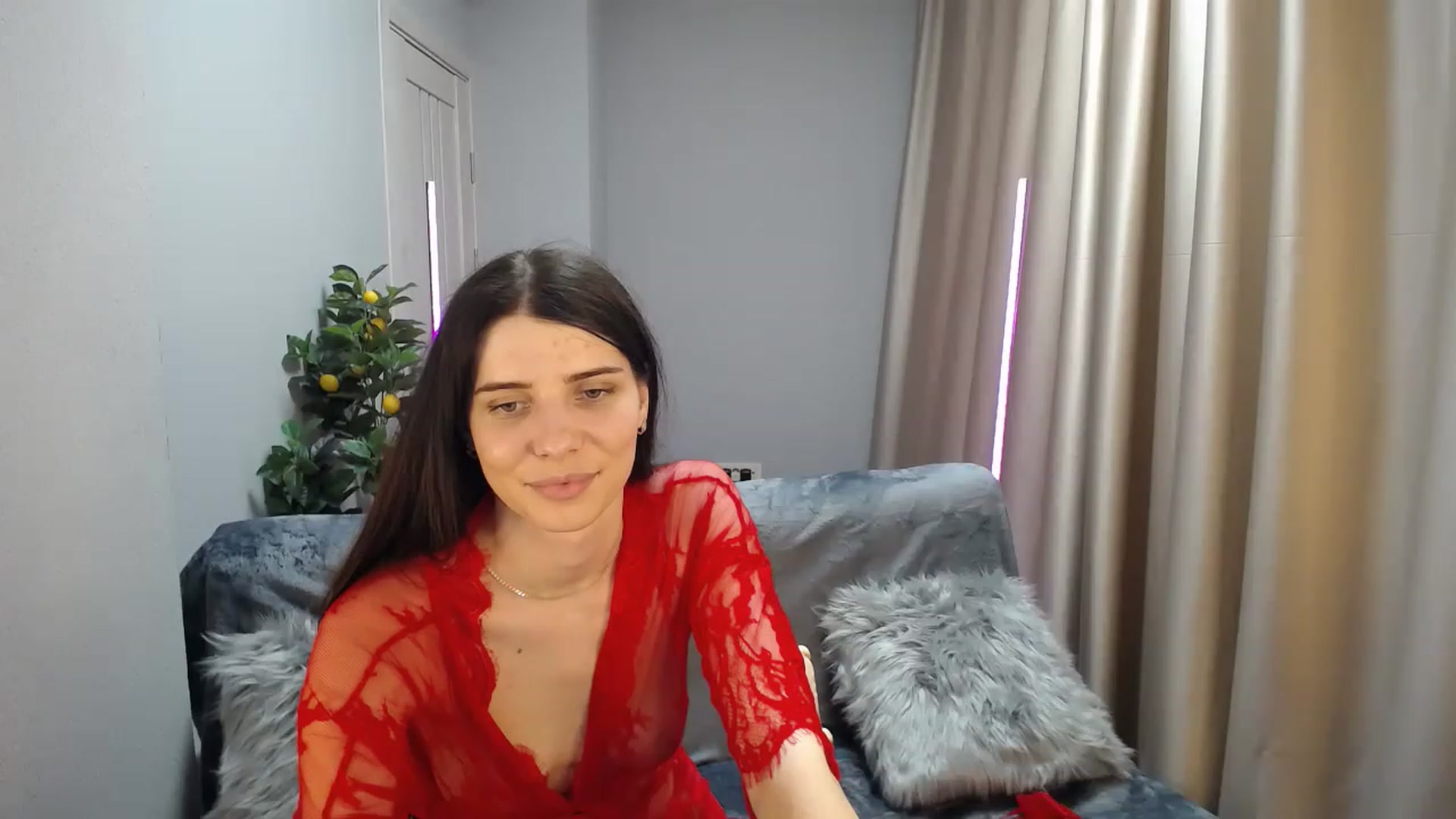 Gallery image thumbnail from SaraRich's myfreecams stream on, 05/05/2023, 10:35 image 6 of 20