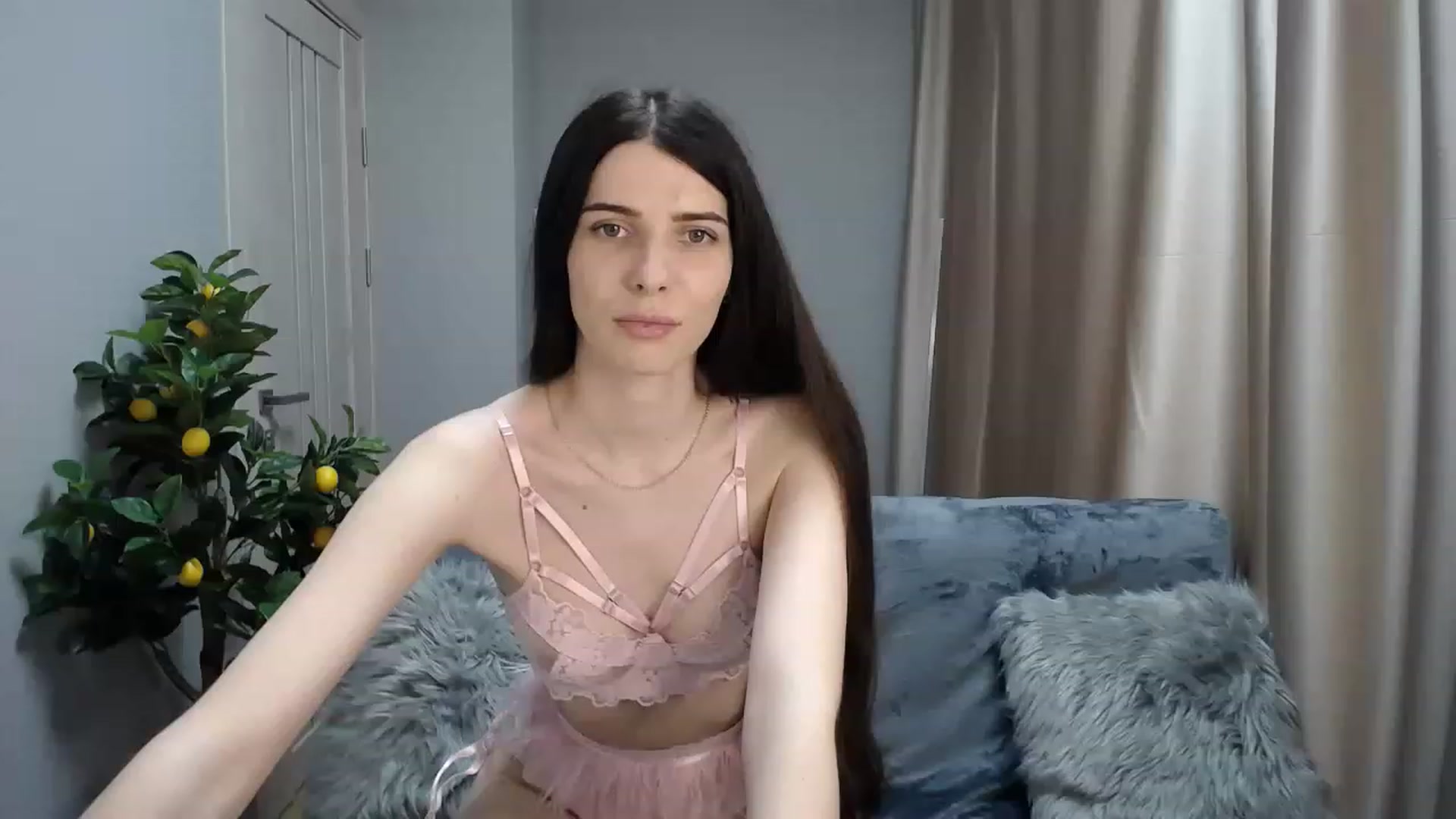 Gallery image thumbnail from SaraRich's myfreecams stream on, 05/15/2023, 08:43 image 3 of 20