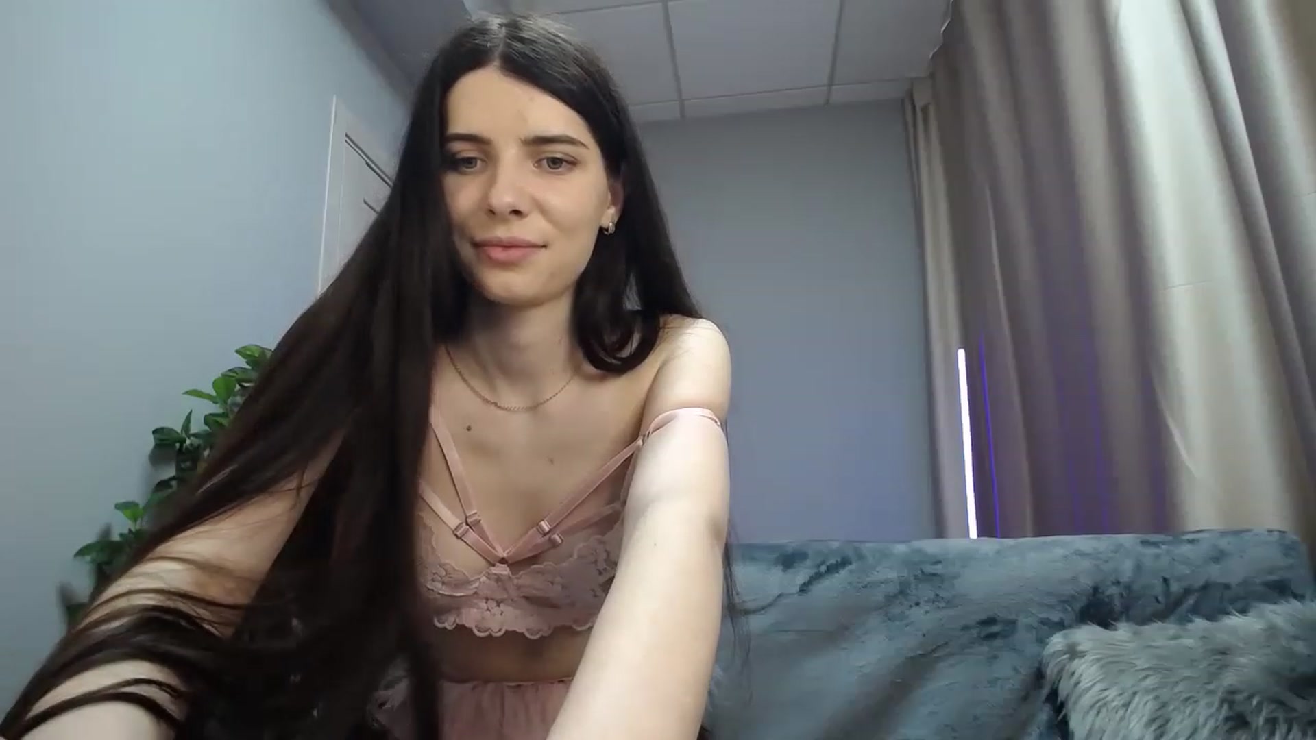 Gallery image thumbnail from SaraRich's myfreecams stream on, 05/15/2023, 10:14 image 15 of 20