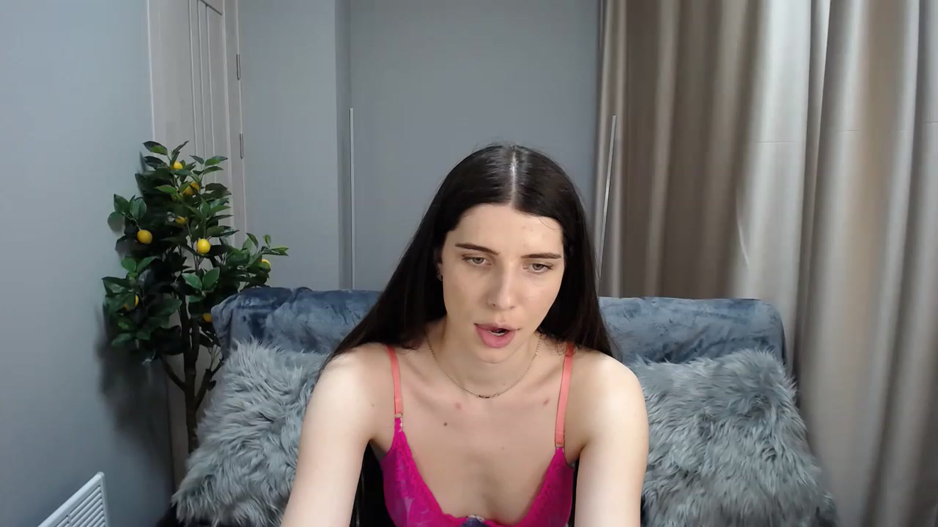 Gallery image thumbnail from SaraRich's myfreecams stream on, 05/19/2023, 11:30 image 18 of 20
