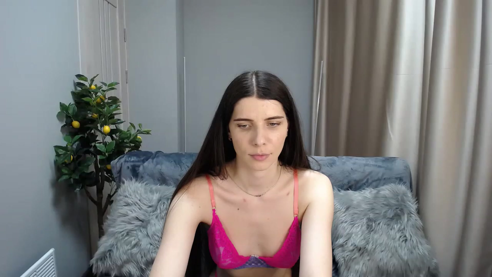 Gallery image thumbnail from SaraRich's myfreecams stream on, 05/19/2023, 11:30 image 19 of 20