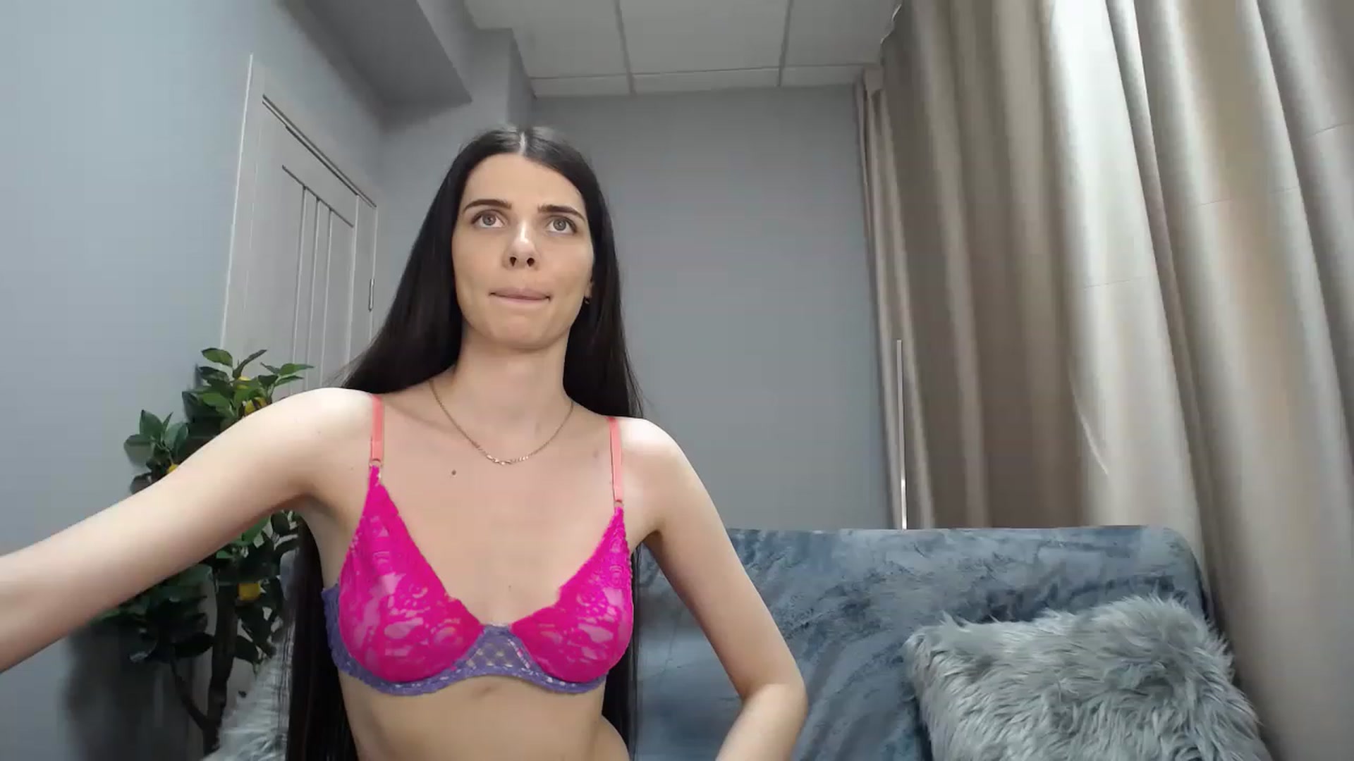 Gallery image thumbnail from SaraRich's myfreecams stream on, 05/19/2023, 11:30 image 3 of 20
