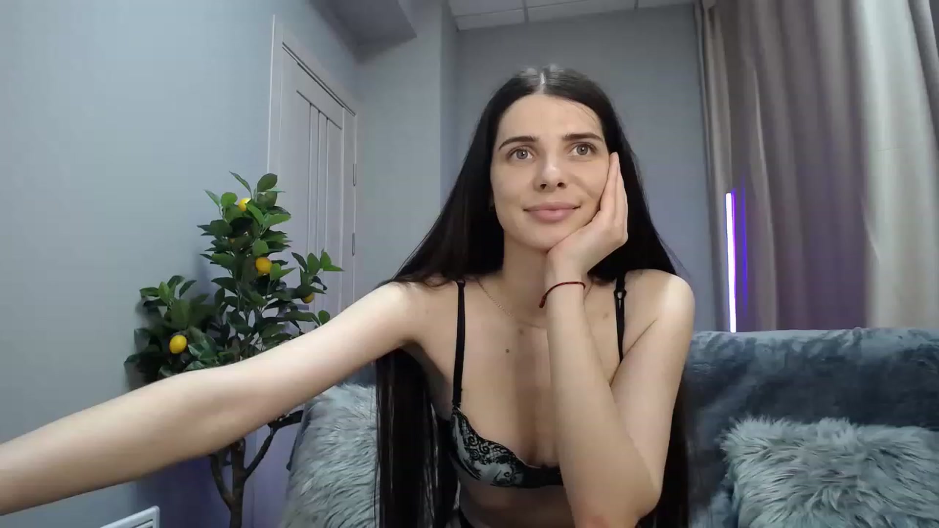 Gallery image thumbnail from SaraRich's myfreecams stream on, 05/21/2023, 12:12 image 1 of 20