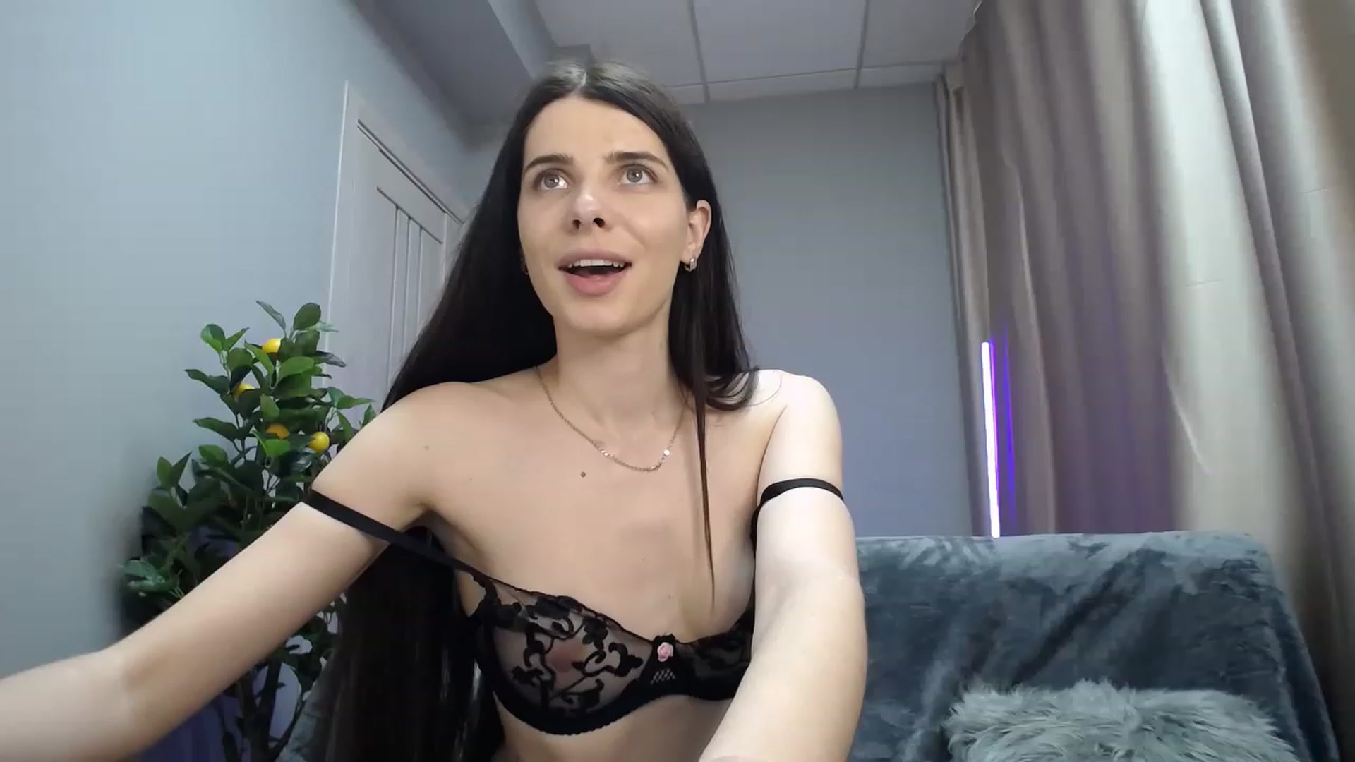 Gallery image thumbnail from SaraRich's myfreecams stream on, 05/22/2023, 11:44 image 12 of 20