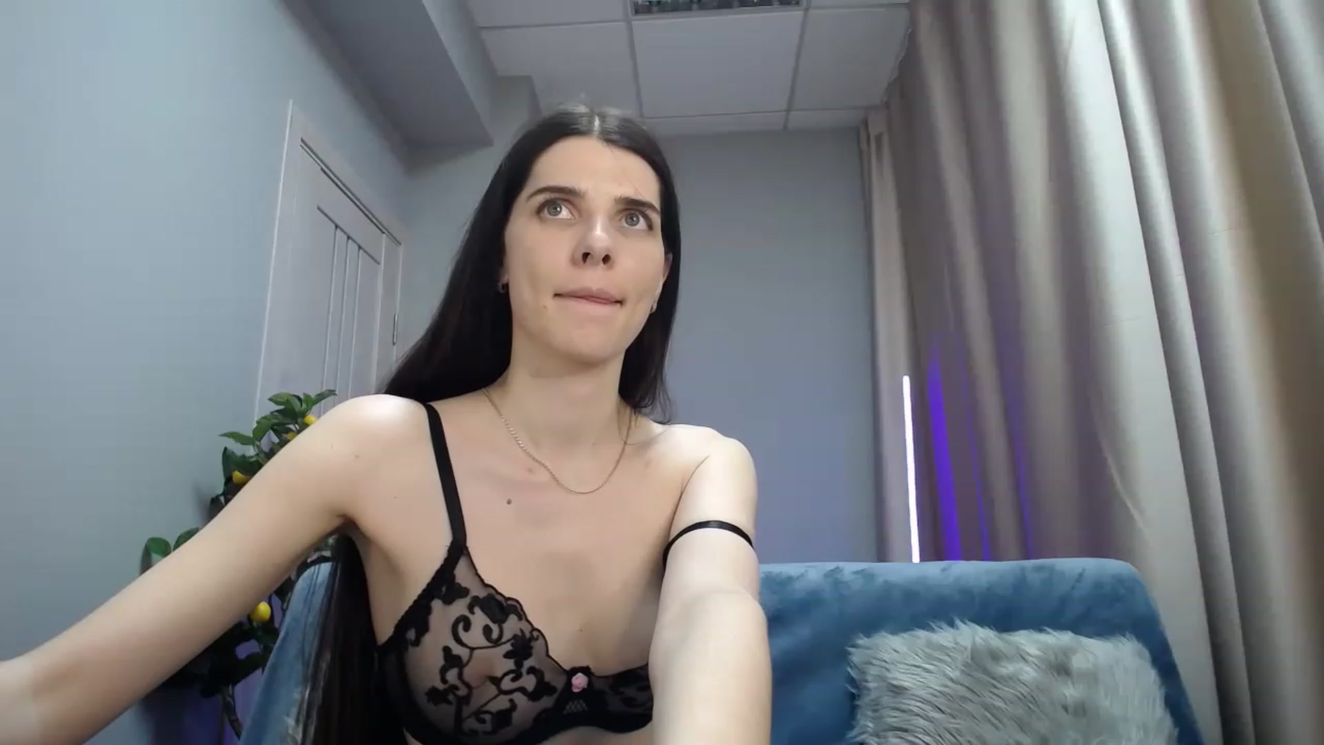 Gallery image thumbnail from SaraRich's myfreecams stream on, 05/29/2023, 12:52 image 7 of 20