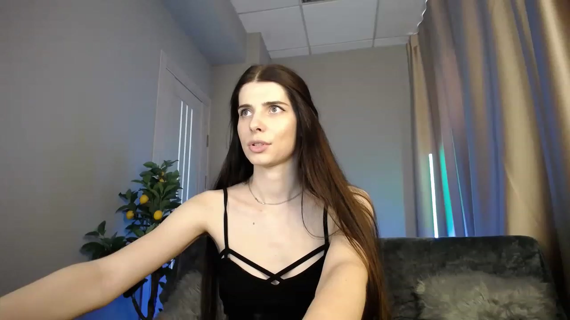 Gallery image thumbnail from SaraRich's myfreecams stream on, 06/04/2023, 10:00 image 1 of 20