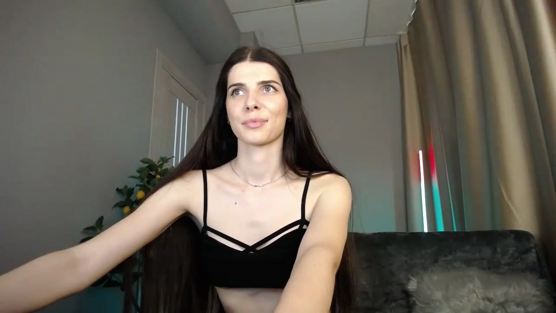 Gallery image thumbnail from SaraRich's myfreecams stream on, 06/04/2023, 10:00 image 11 of 20