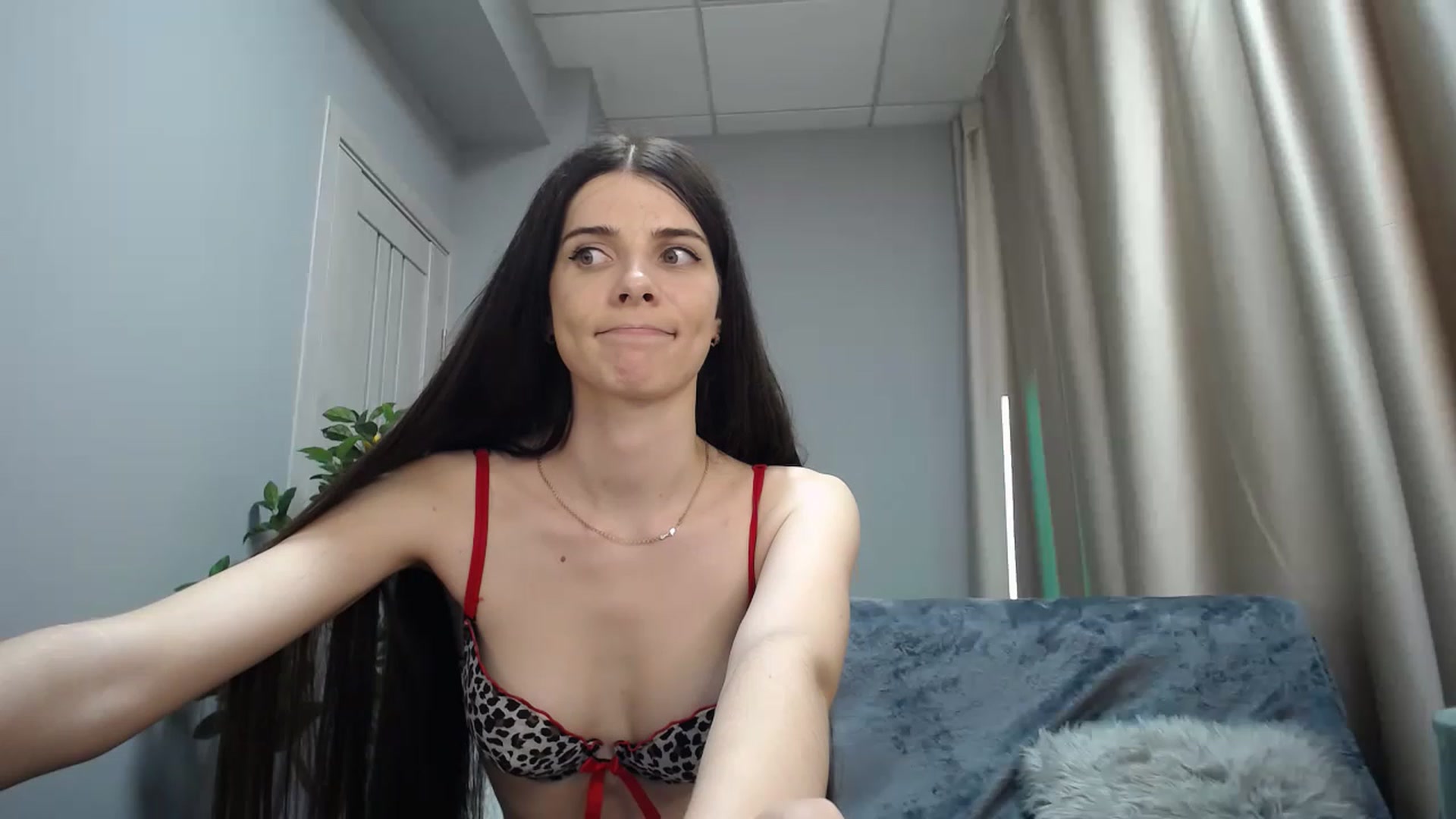 Gallery image thumbnail from SaraRich's myfreecams stream on, 06/05/2023, 13:20 image 8 of 20