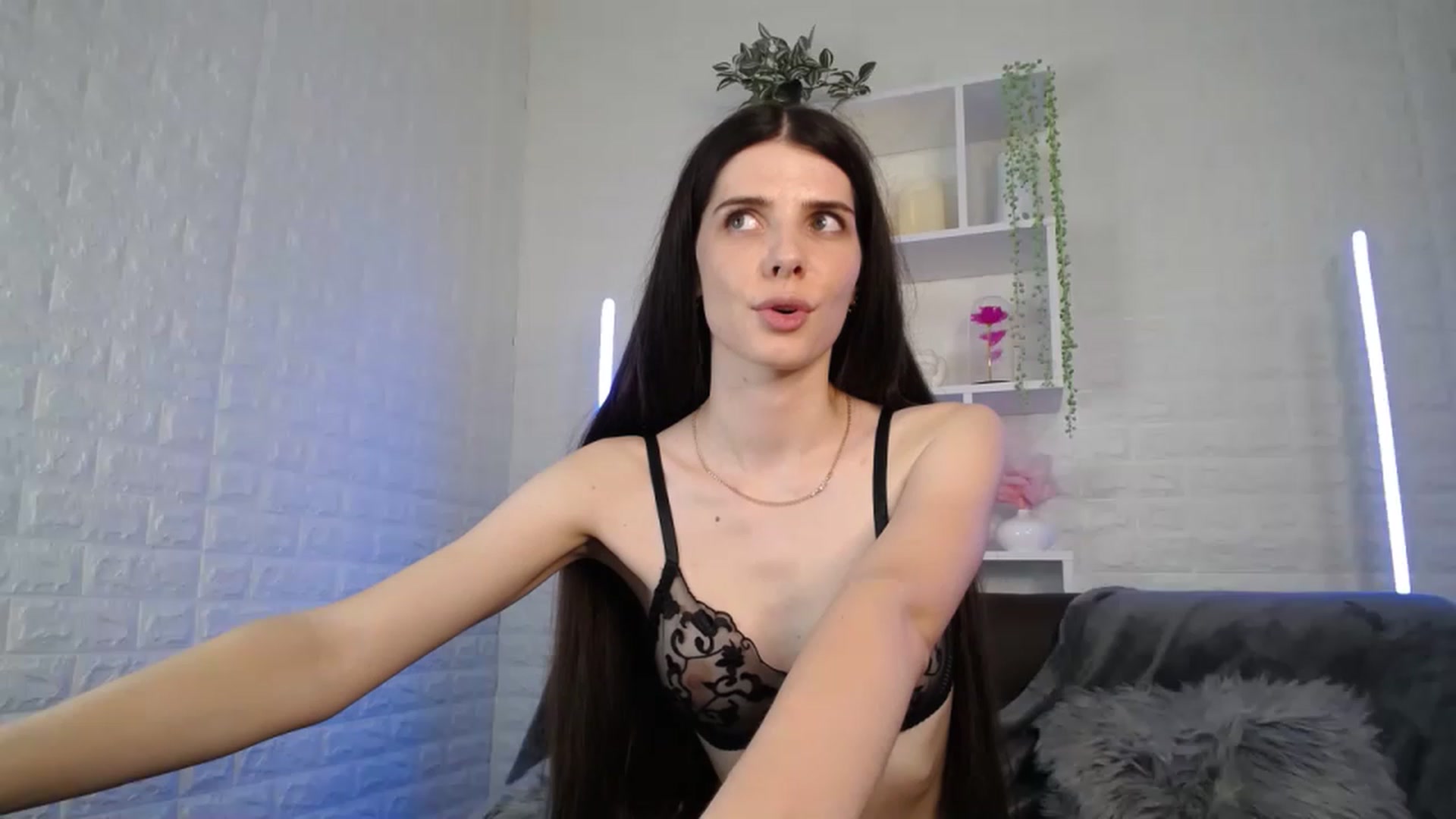 Gallery image thumbnail from SaraRich's myfreecams stream on, 06/17/2023, 11:48 image 5 of 20