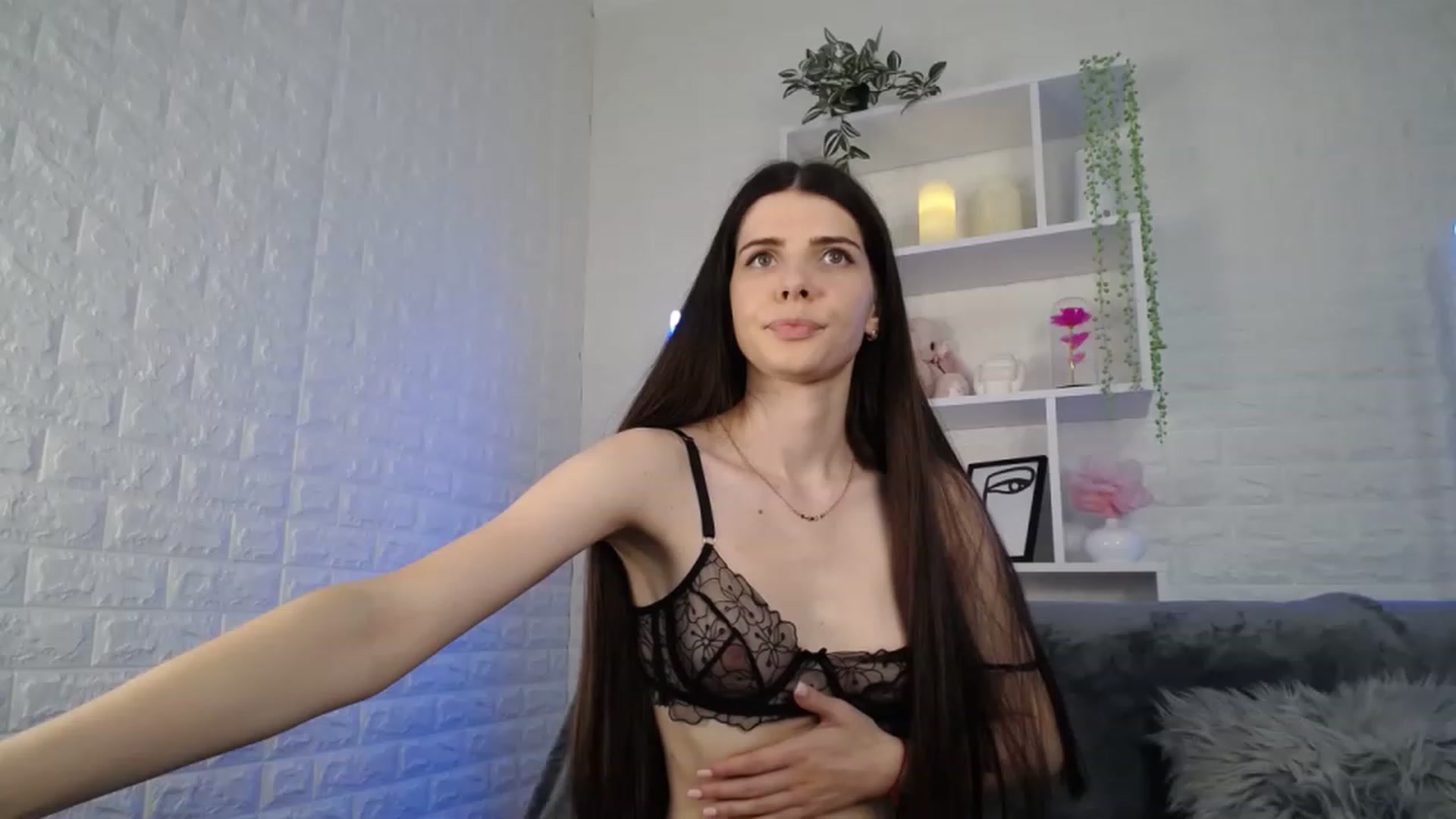 Gallery image thumbnail from SaraRich's myfreecams stream on, 06/18/2023, 09:34 image 6 of 20