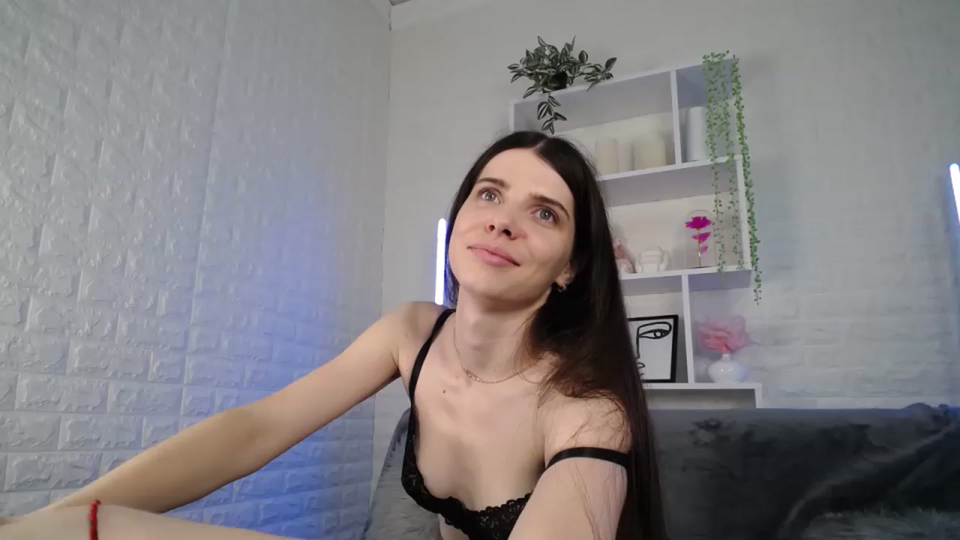 Gallery image thumbnail from SaraRich's myfreecams stream on, 06/20/2023, 11:20 image 9 of 20