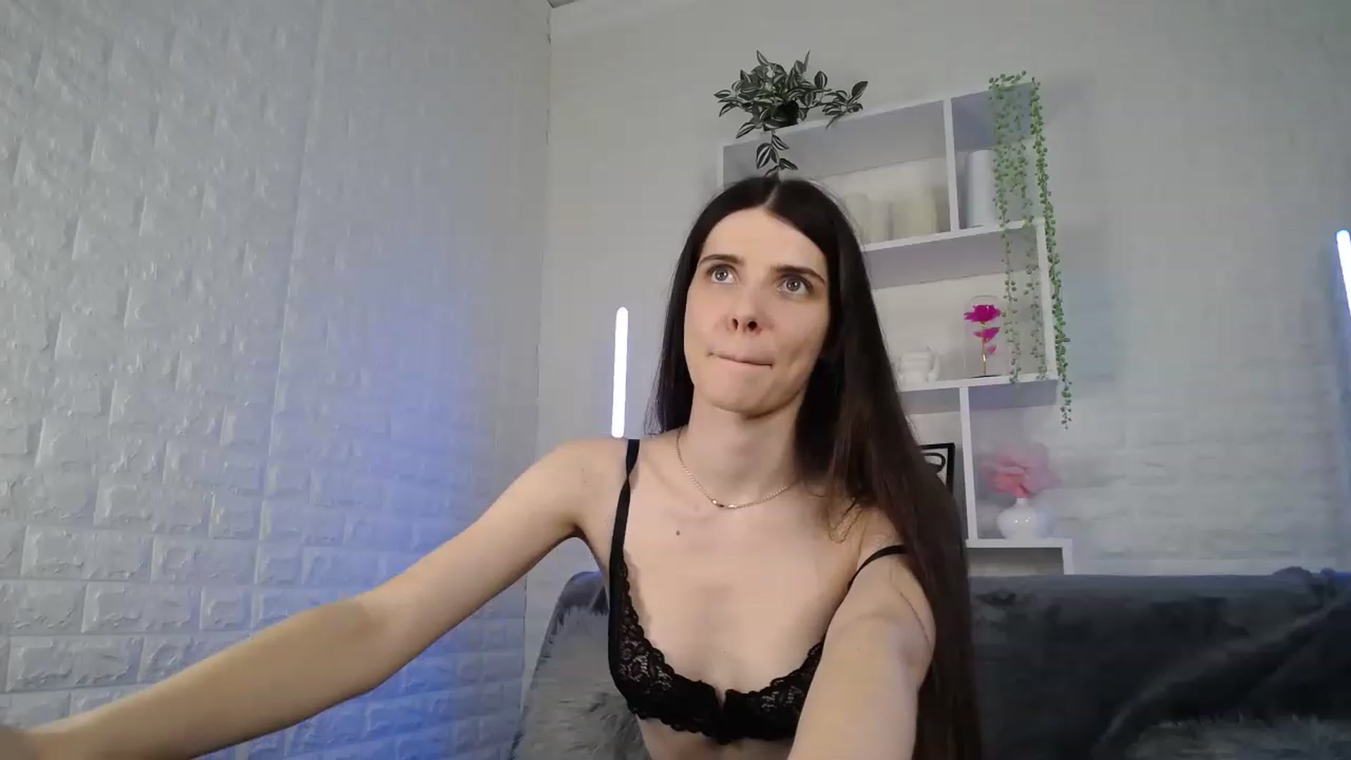 Gallery image thumbnail from SaraRich's myfreecams stream on, 06/20/2023, 11:20 image 10 of 20