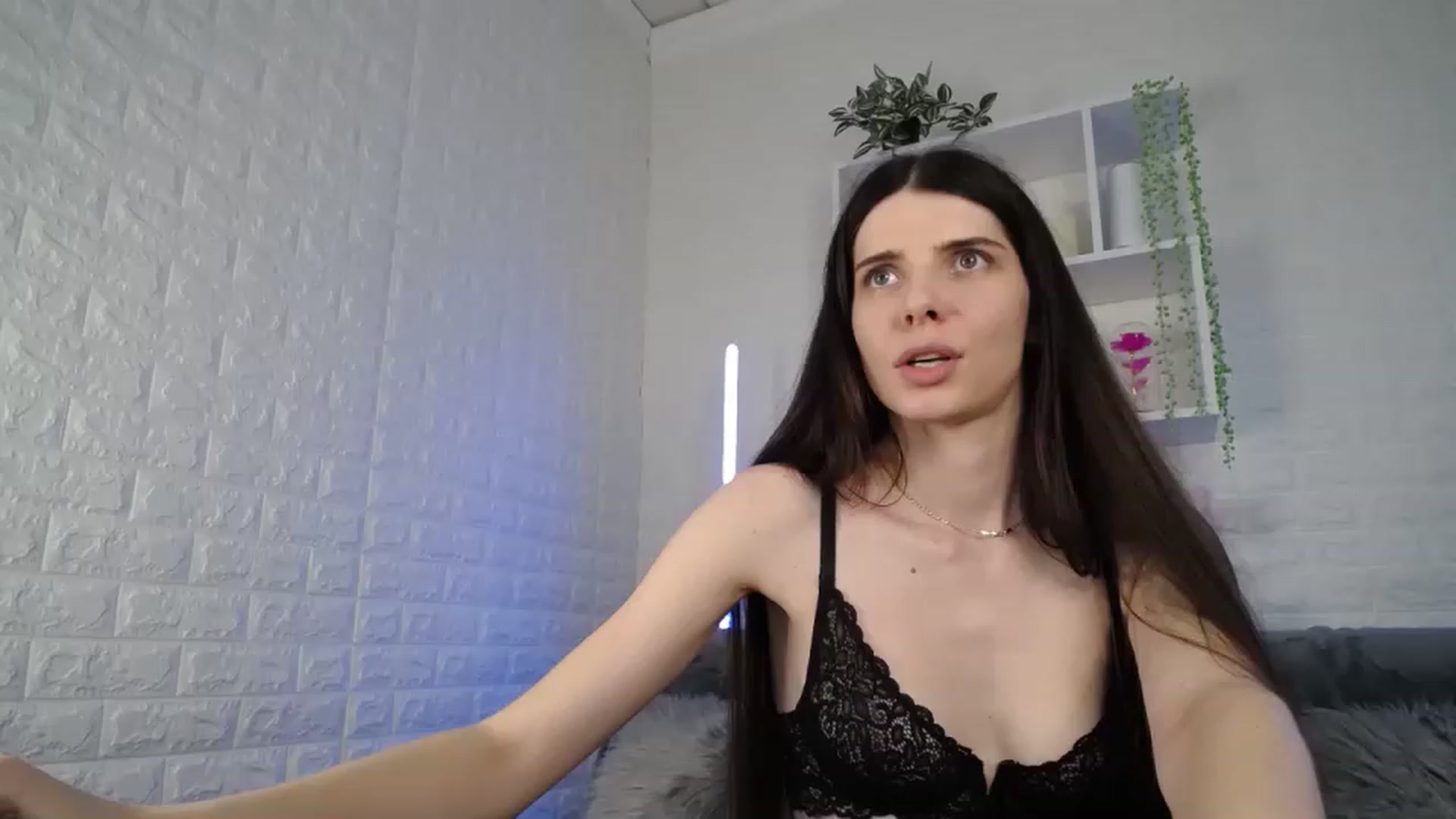 Gallery image thumbnail from SaraRich's myfreecams stream on, 06/20/2023, 12:39 image 2 of 20