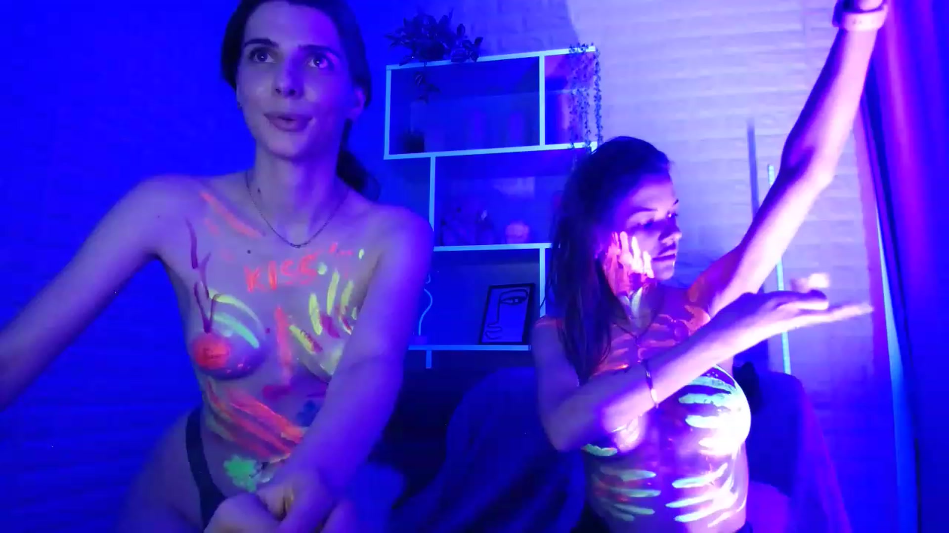 Gallery image thumbnail from SaraRich's myfreecams stream on, 06/26/2023, 09:43 image 5 of 20