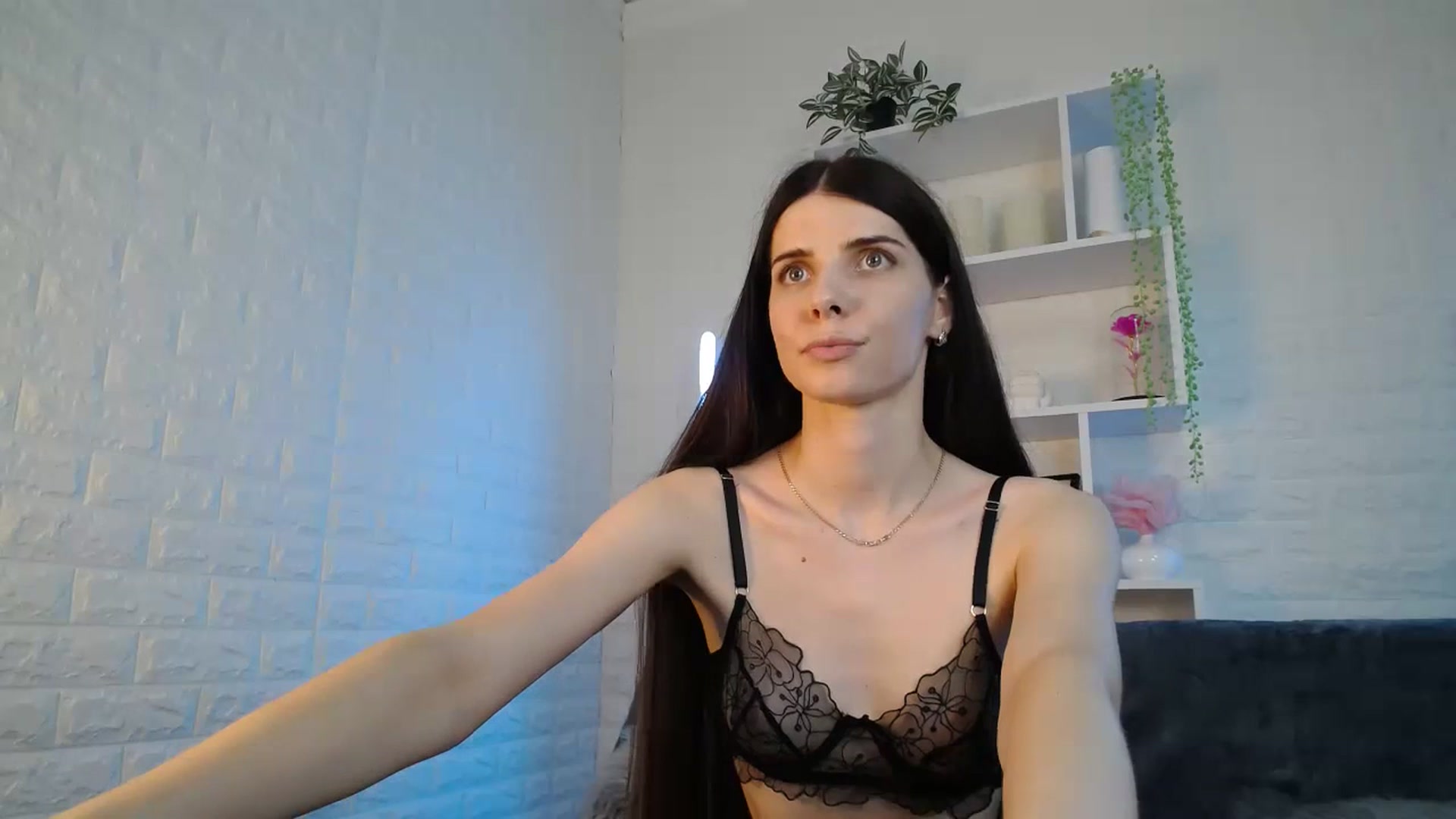 Gallery image thumbnail from SaraRich's myfreecams stream on, 07/09/2023, 13:09 image 12 of 20
