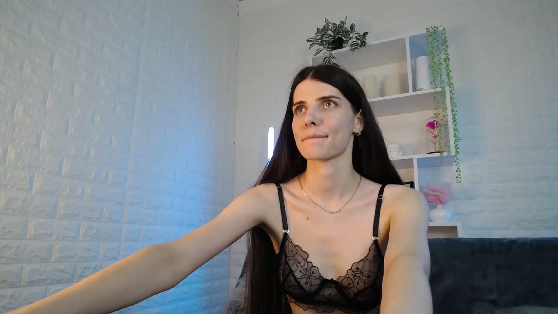 Gallery image thumbnail from SaraRich's myfreecams stream on, 07/09/2023, 13:09 image 13 of 20