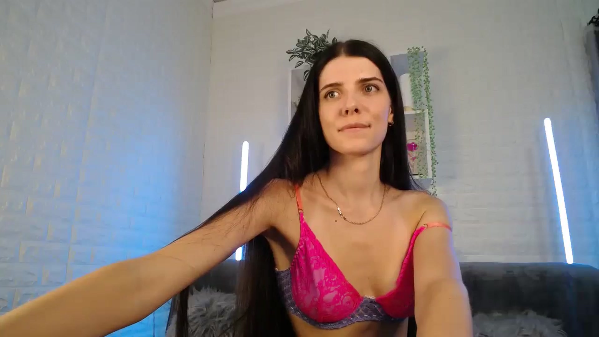 Gallery image thumbnail from SaraRich's myfreecams stream on, 08/04/2023, 10:13 image 13 of 20