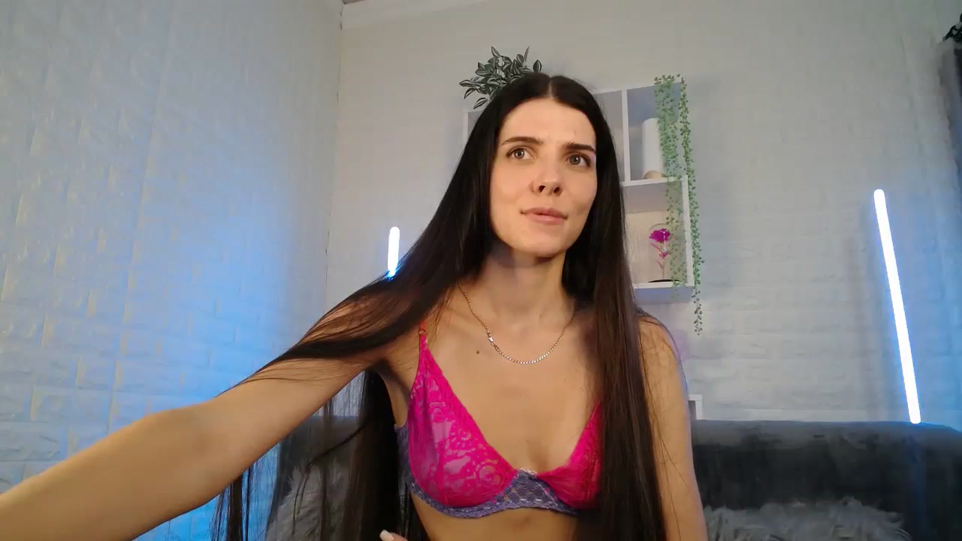 Gallery image thumbnail from SaraRich's myfreecams stream on, 08/04/2023, 10:13 image 12 of 20